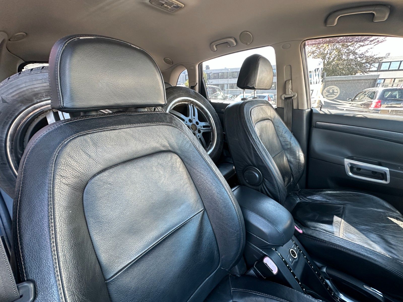 Fahrzeugabbildung Opel Antara Cosmo 4x4 3.2 227 PS Tüv 12/27 Klima