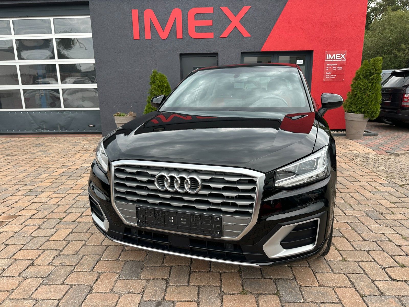 Audi Q2 30 TFSI design 154 PS HU neu Autom LED OPF