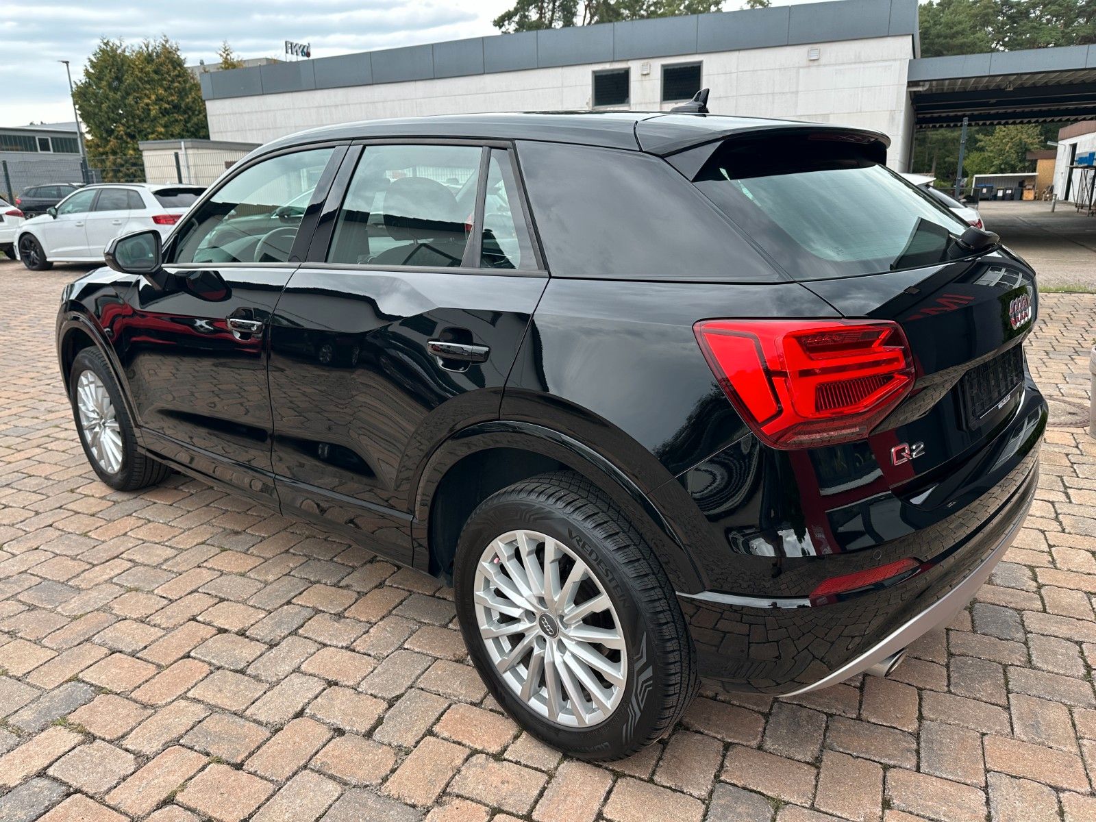 Fahrzeugabbildung Audi Q2 30 TFSI design 154 PS HU neu Autom LED OPF