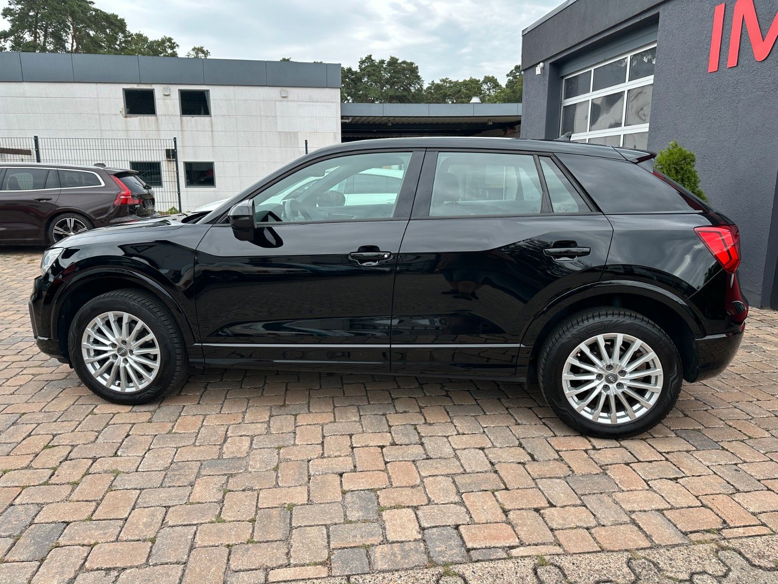 Fahrzeugabbildung Audi Q2 30 TFSI design 154 PS HU neu Autom LED OPF