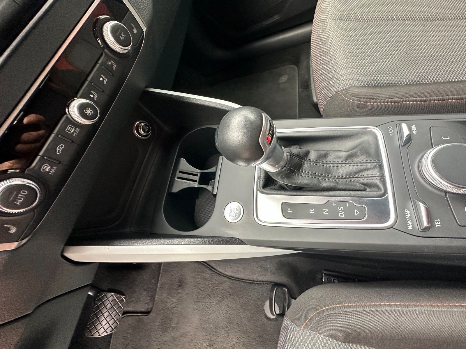 Fahrzeugabbildung Audi Q2 30 TFSI design 154 PS HU neu Autom LED OPF