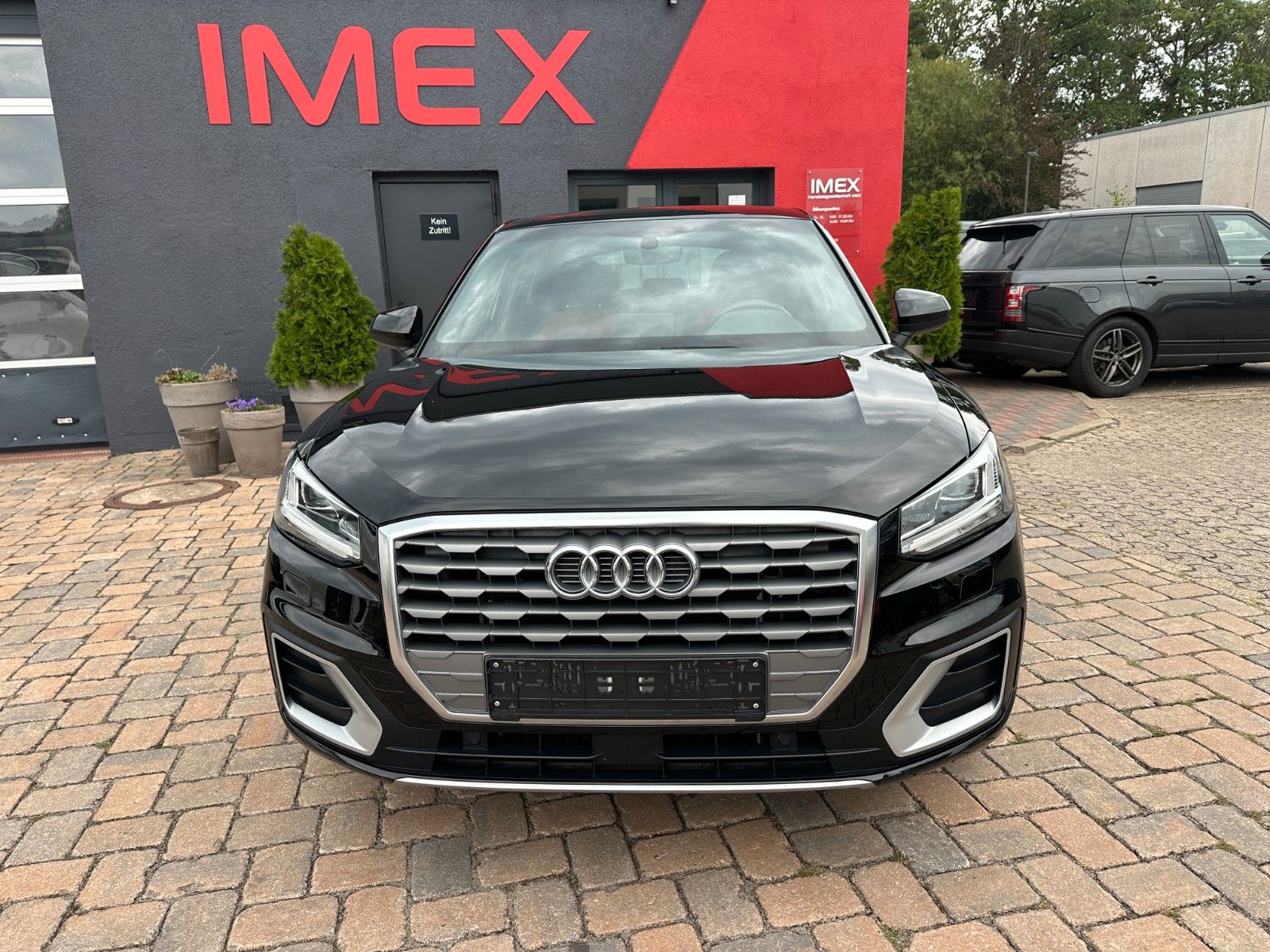 Fahrzeugabbildung Audi Q2 30 TFSI design 154 PS HU neu Autom LED OPF