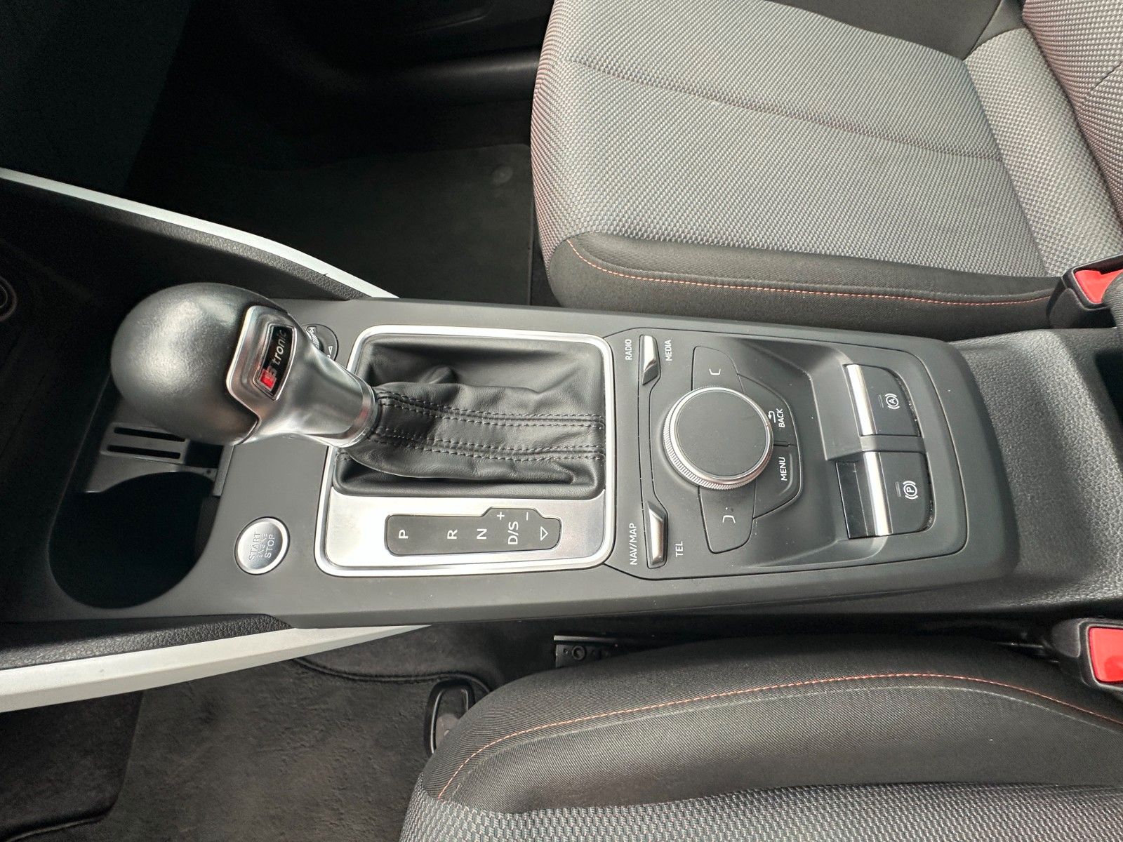 Fahrzeugabbildung Audi Q2 30 TFSI design 154 PS HU neu Autom LED OPF