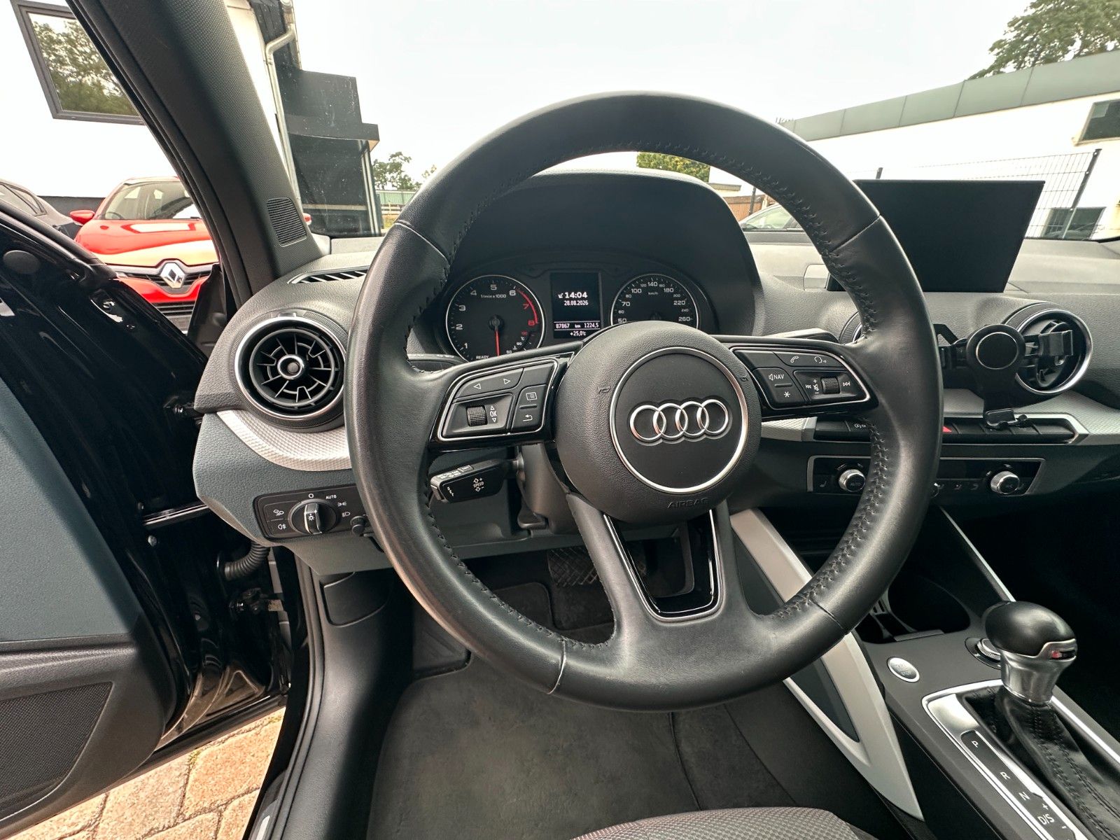 Fahrzeugabbildung Audi Q2 30 TFSI design 154 PS HU neu Autom LED OPF