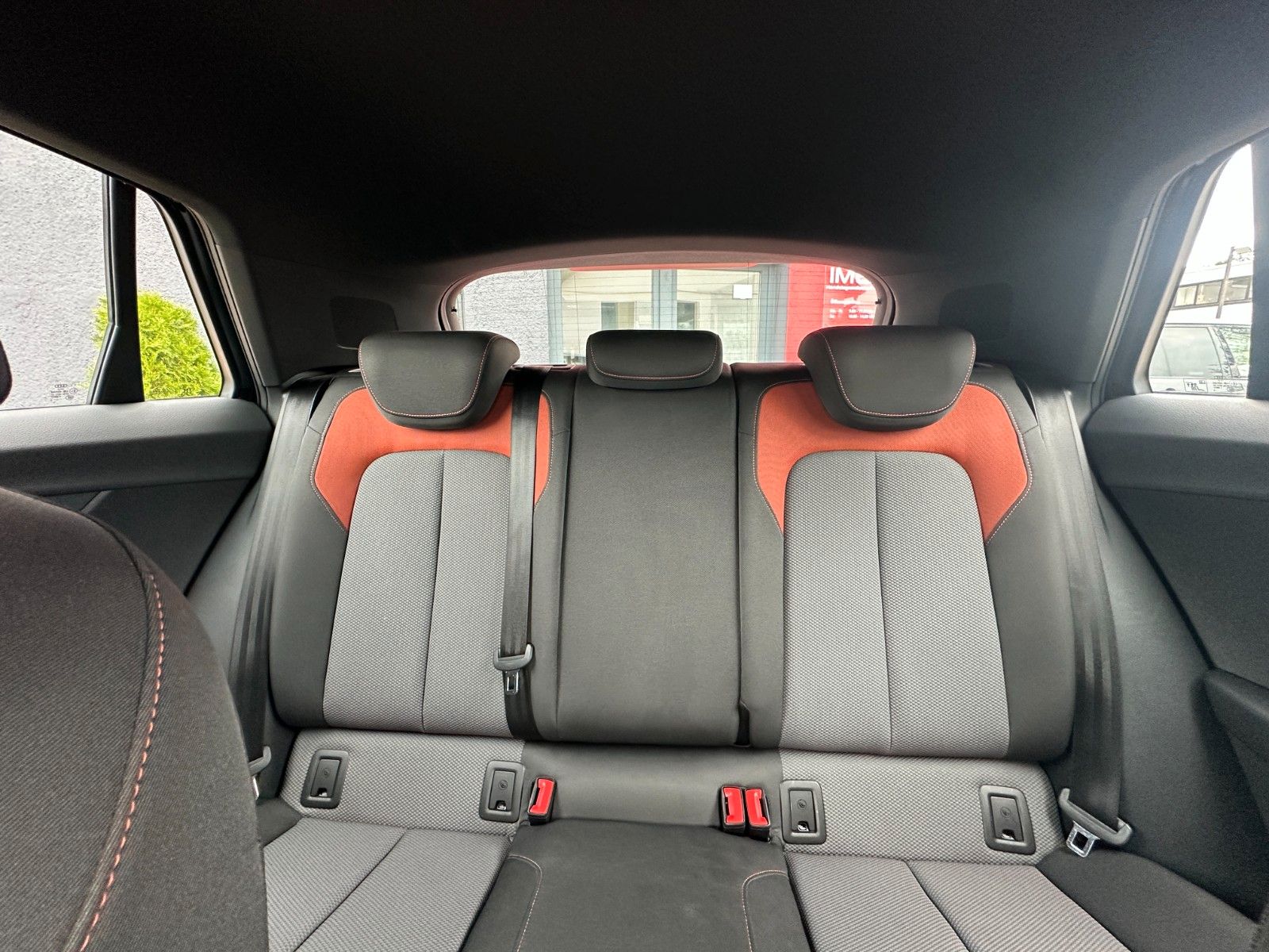 Fahrzeugabbildung Audi Q2 30 TFSI design 154 PS HU neu Autom LED OPF