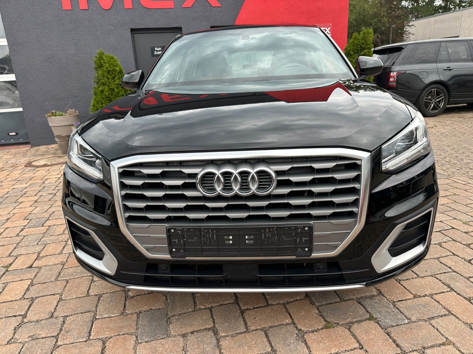 Fahrzeugabbildung Audi Q2 30 TFSI design 154 PS HU neu Autom LED OPF