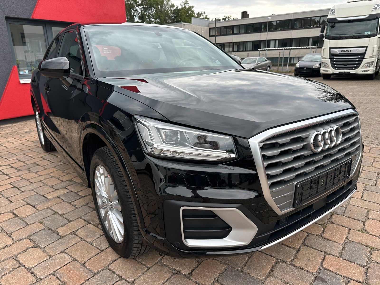Fahrzeugabbildung Audi Q2 30 TFSI design 154 PS HU neu Autom LED OPF
