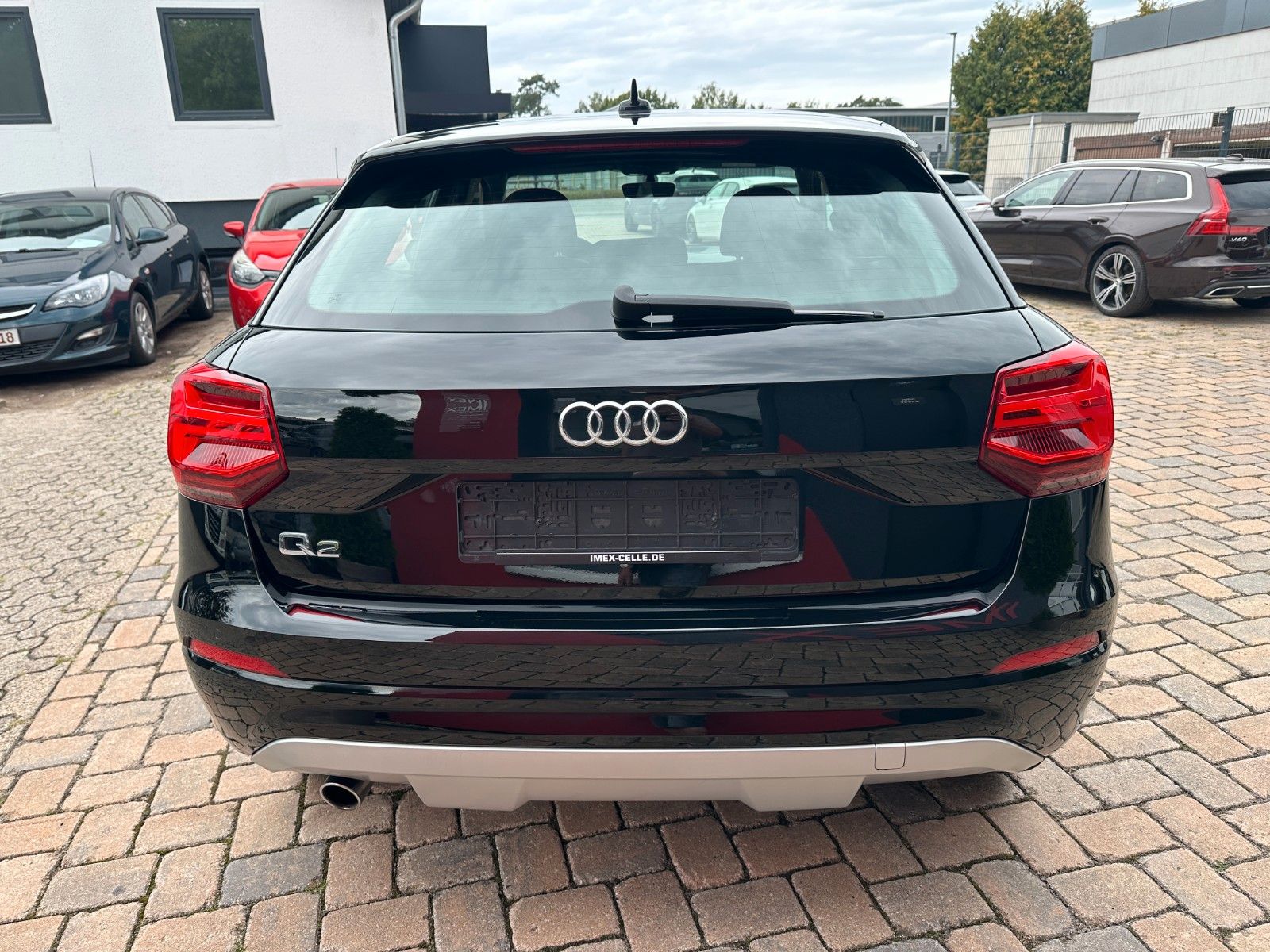 Fahrzeugabbildung Audi Q2 30 TFSI design 154 PS HU neu Autom LED OPF