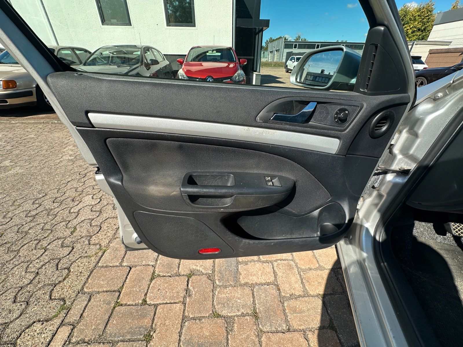 Fahrzeugabbildung Skoda Octavia Lim. Ambiente 1.6 115 PS HU neu Klima