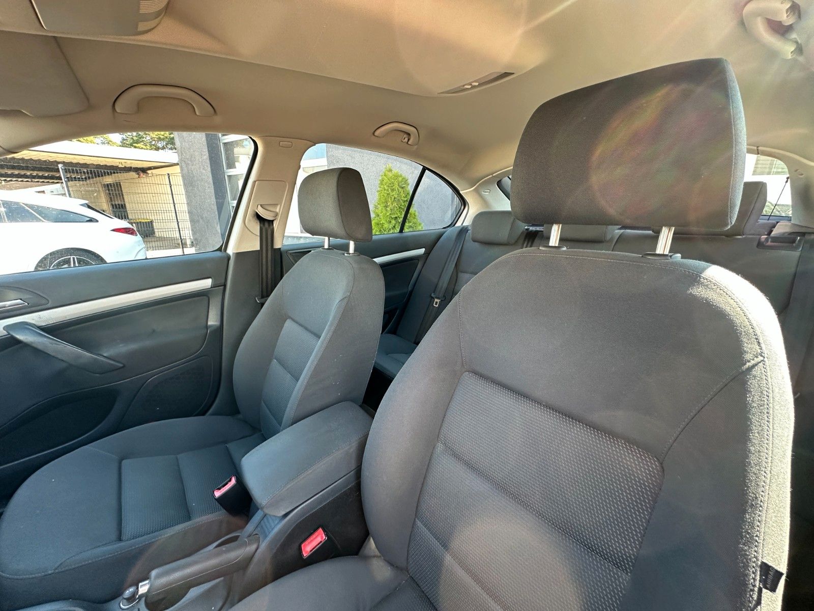Fahrzeugabbildung Skoda Octavia Lim. Ambiente 1.6 115 PS HU neu Klima