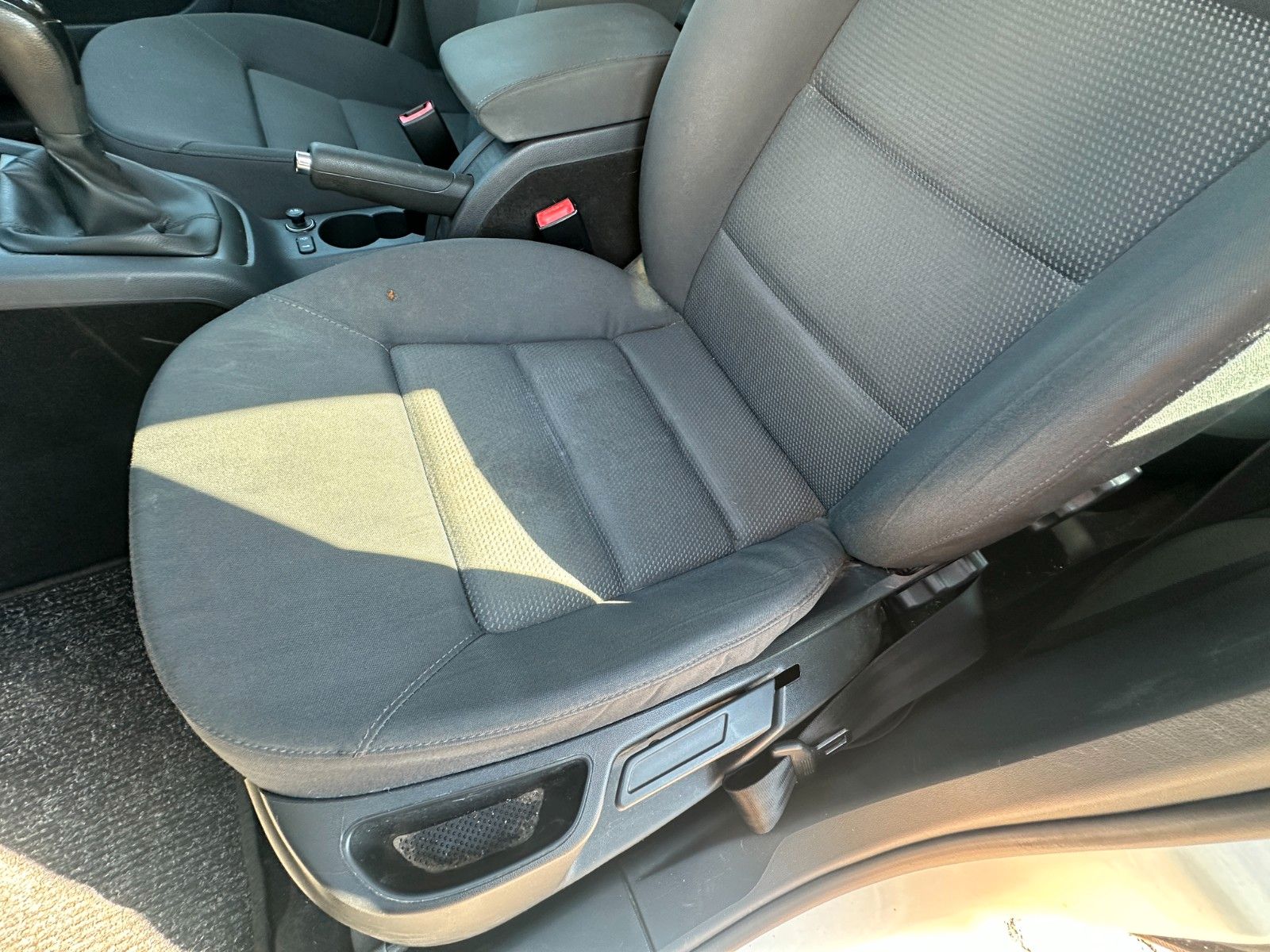 Fahrzeugabbildung Skoda Octavia Lim. Ambiente 1.6 115 PS HU neu Klima