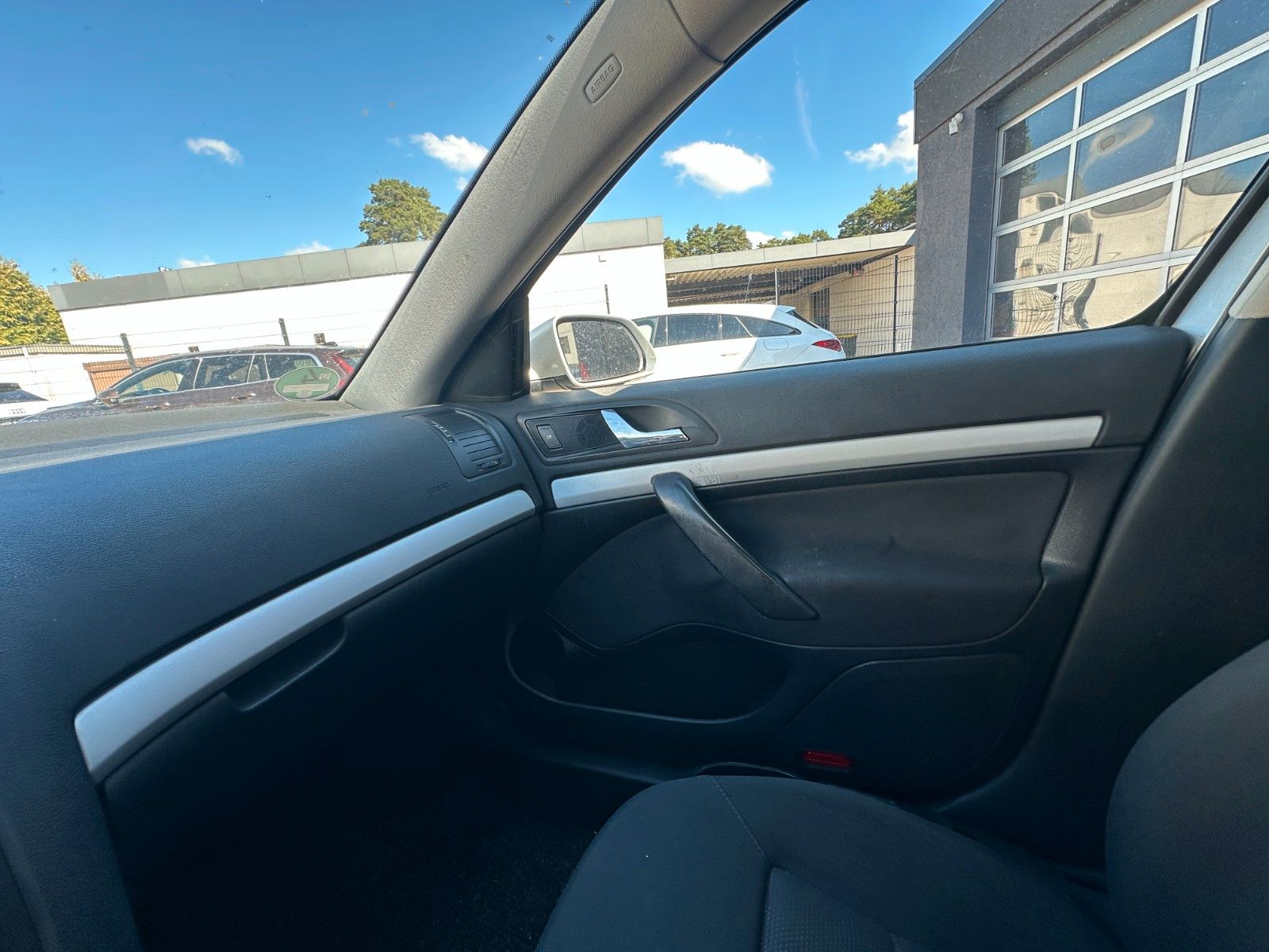 Fahrzeugabbildung Skoda Octavia Lim. Ambiente 1.6 115 PS HU neu Klima