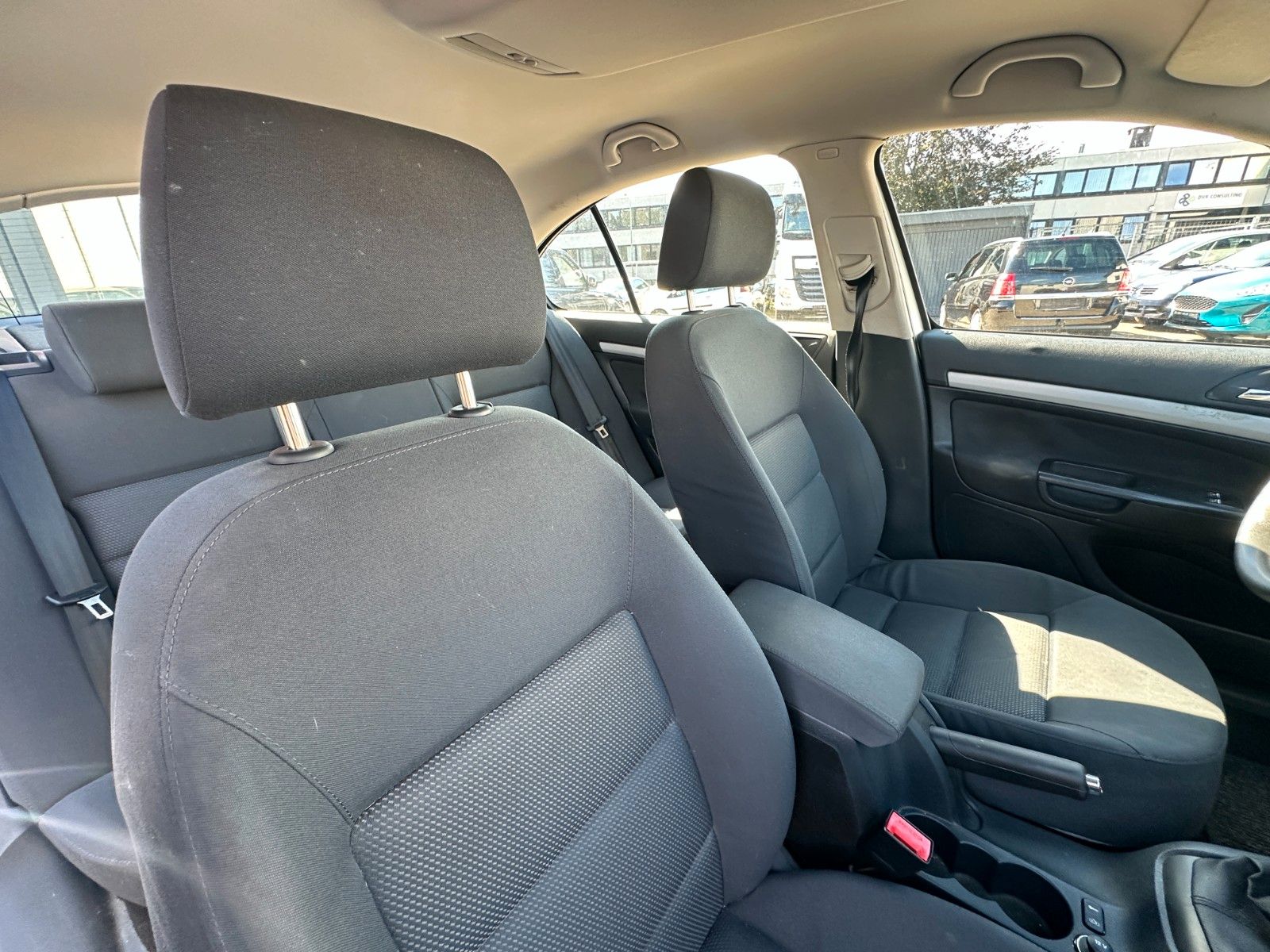 Fahrzeugabbildung Skoda Octavia Lim. Ambiente 1.6 115 PS HU neu Klima
