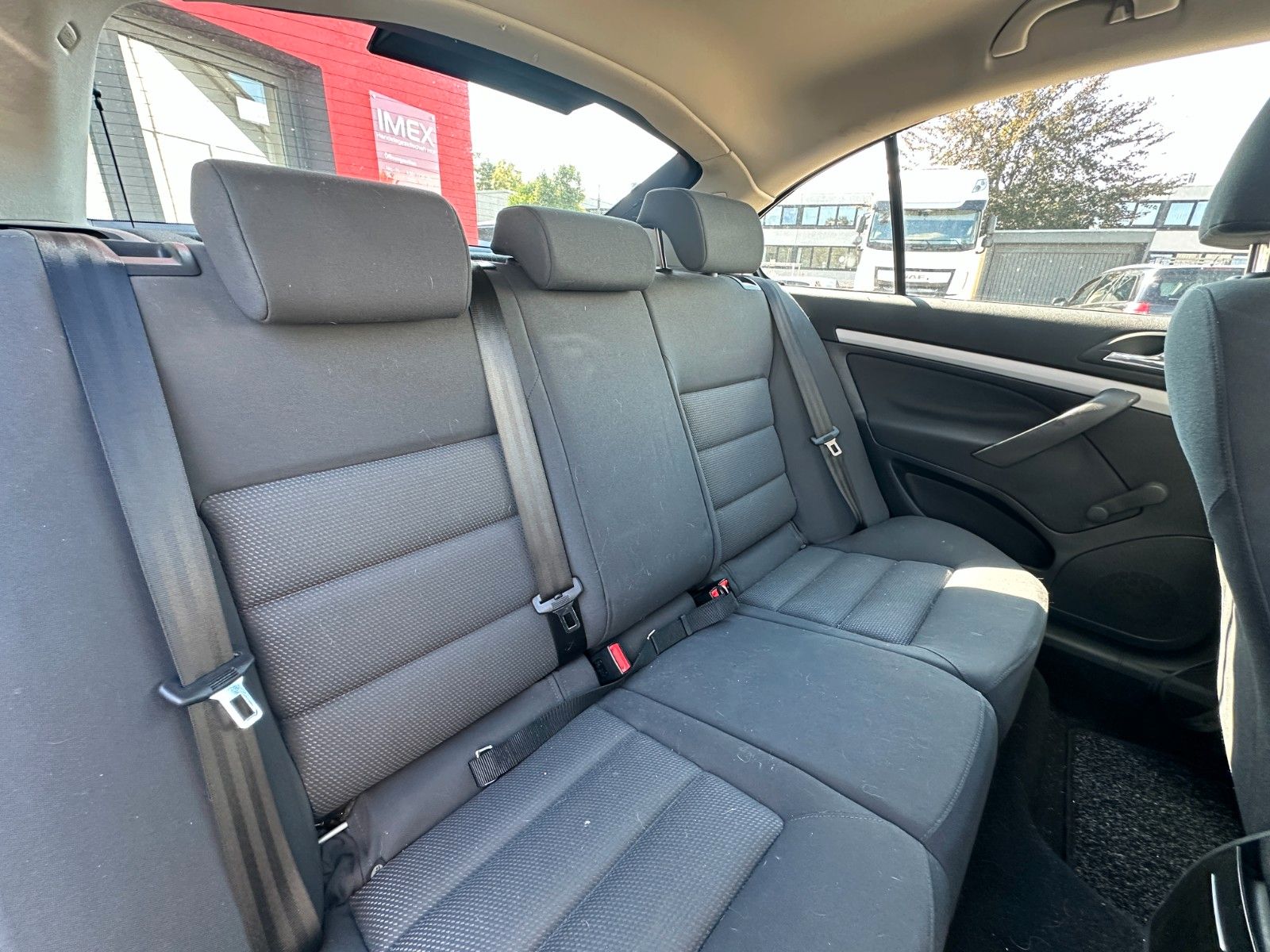 Fahrzeugabbildung Skoda Octavia Lim. Ambiente 1.6 115 PS HU neu Klima