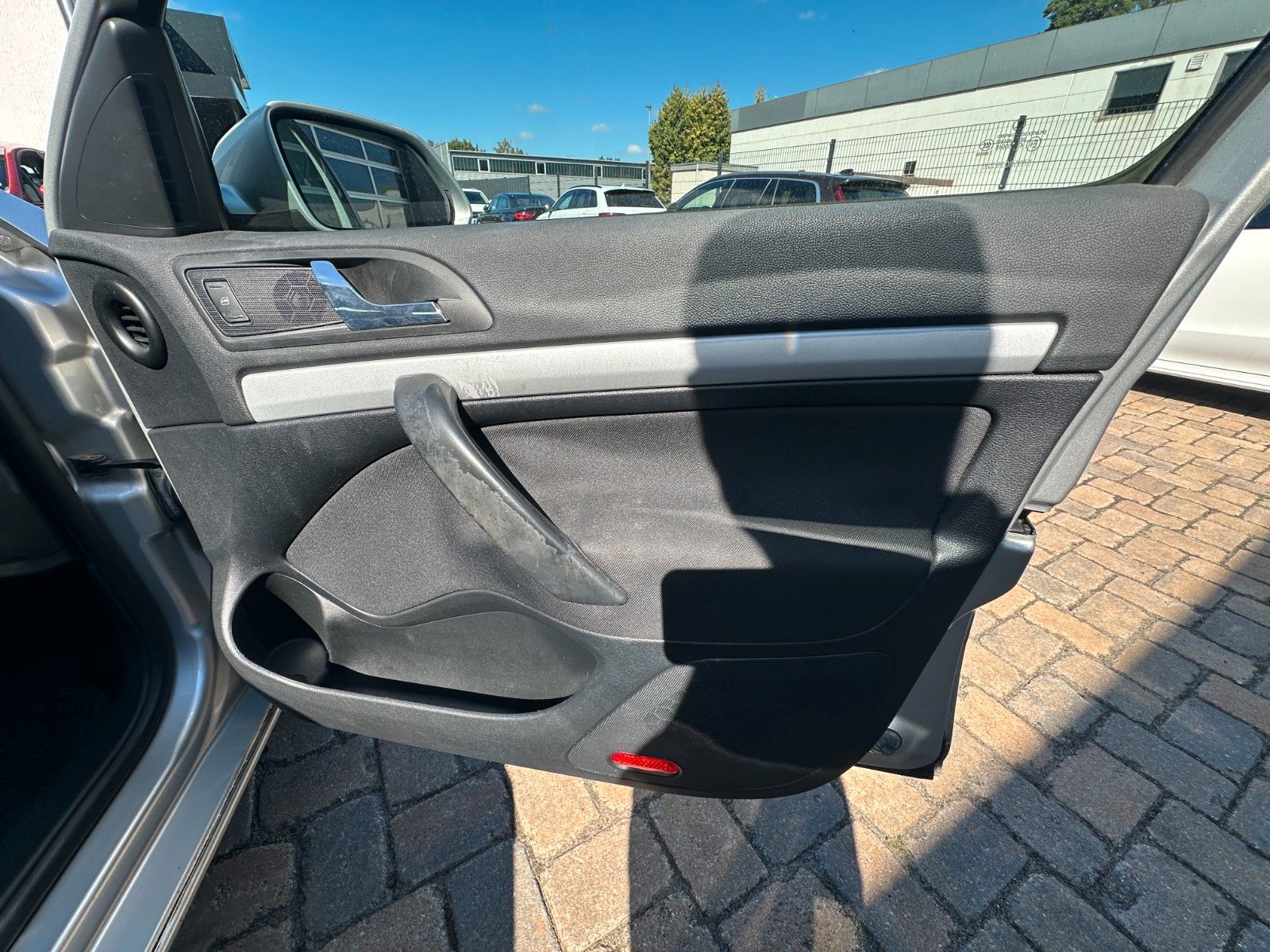 Fahrzeugabbildung Skoda Octavia Lim. Ambiente 1.6 115 PS HU neu Klima
