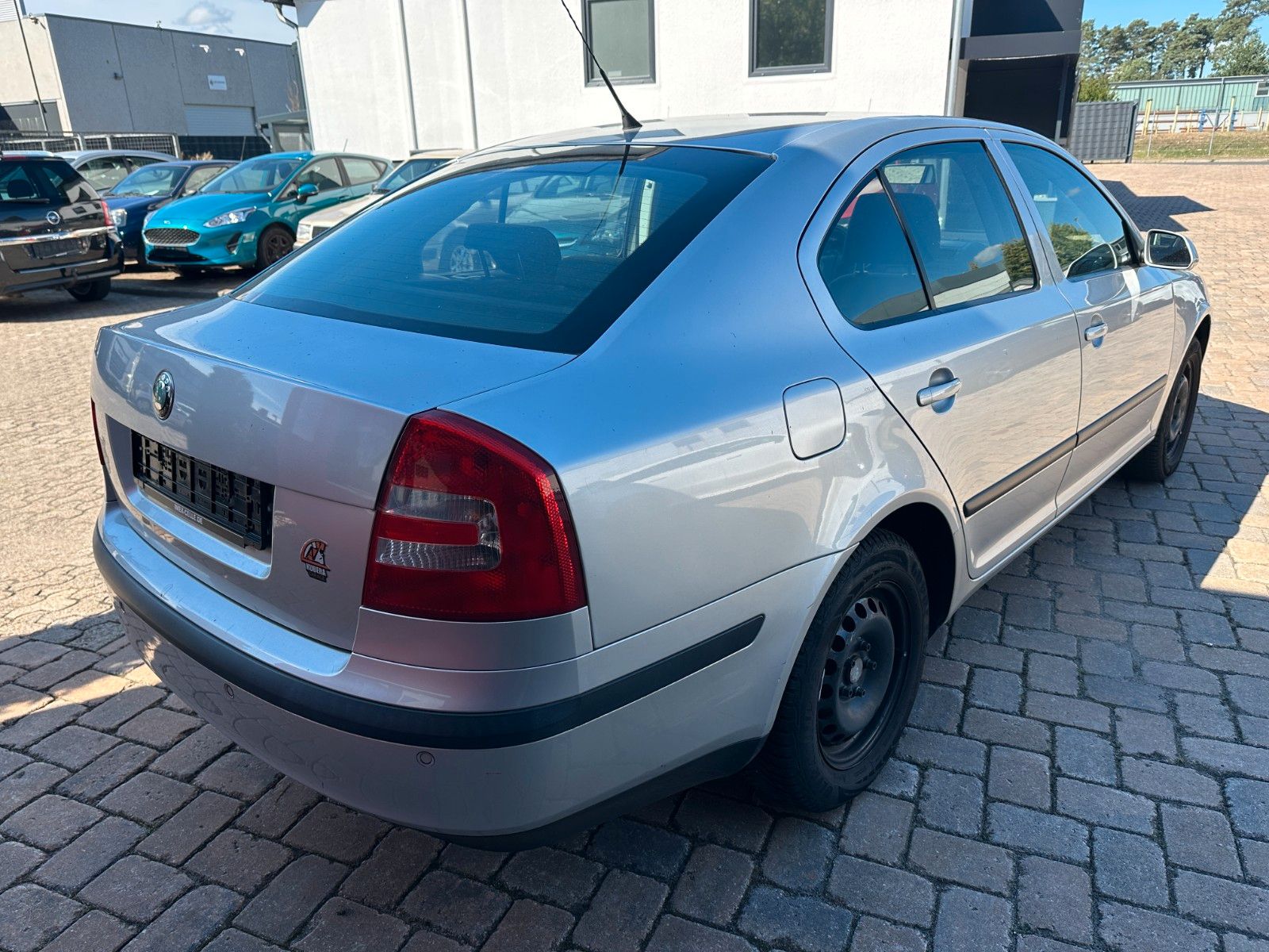 Fahrzeugabbildung Skoda Octavia Lim. Ambiente 1.6 115 PS HU neu Klima