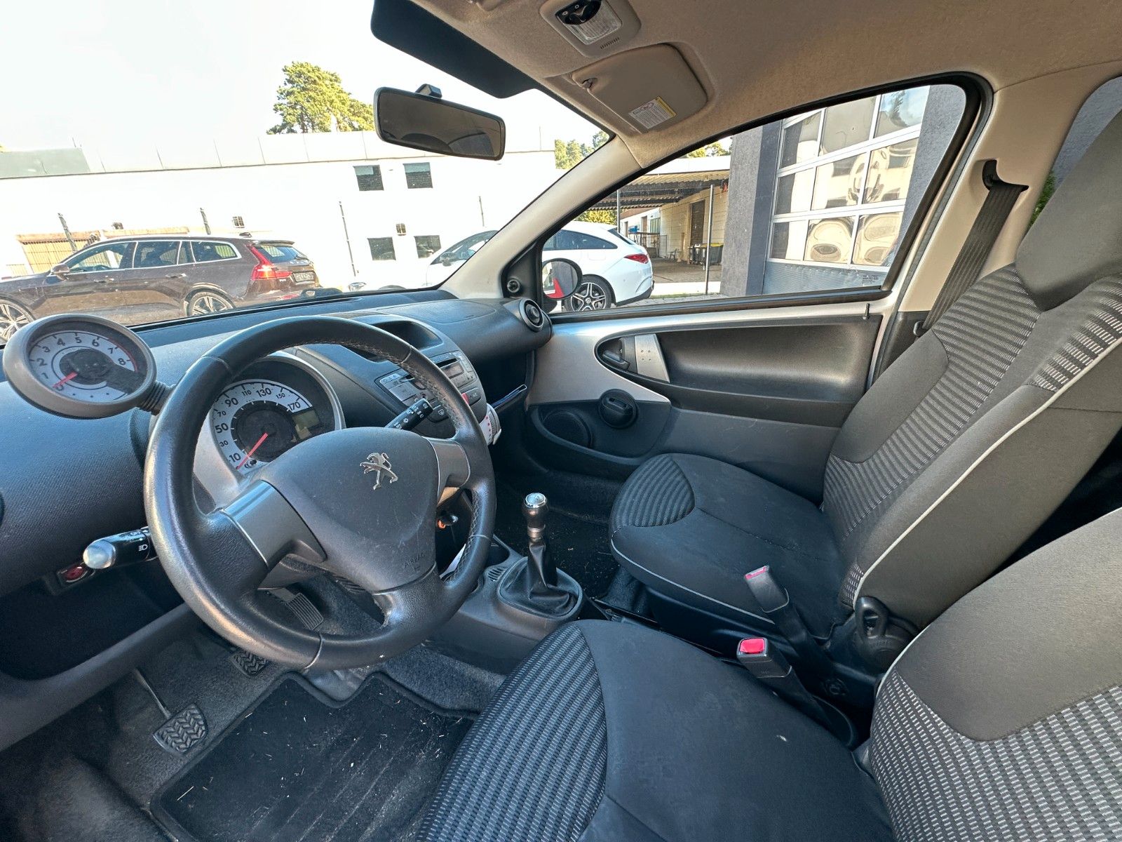 Fahrzeugabbildung Peugeot 107 Active 1.0 68 PS Tüv 7/27