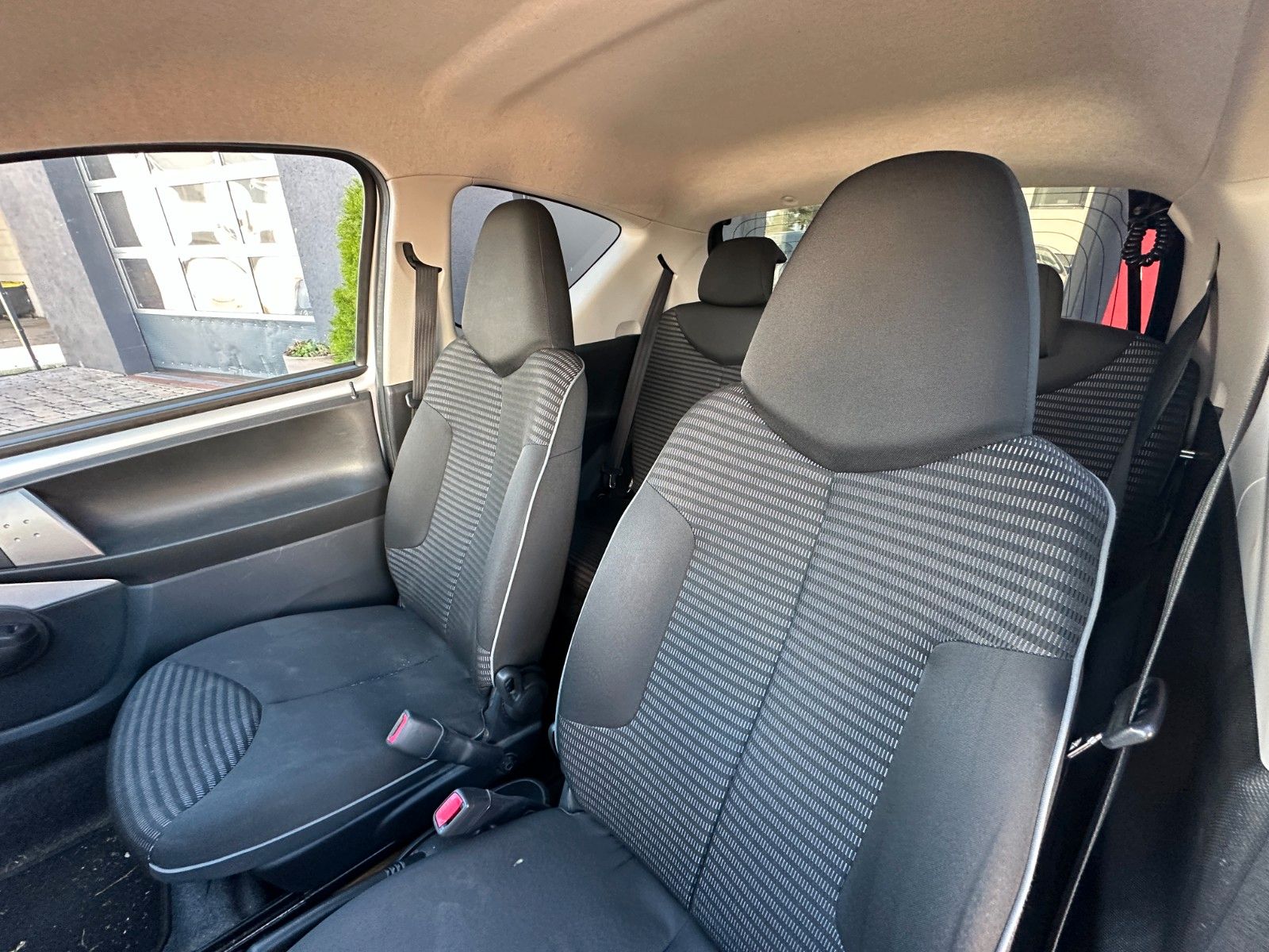 Fahrzeugabbildung Peugeot 107 Active 1.0 68 PS Tüv 7/27