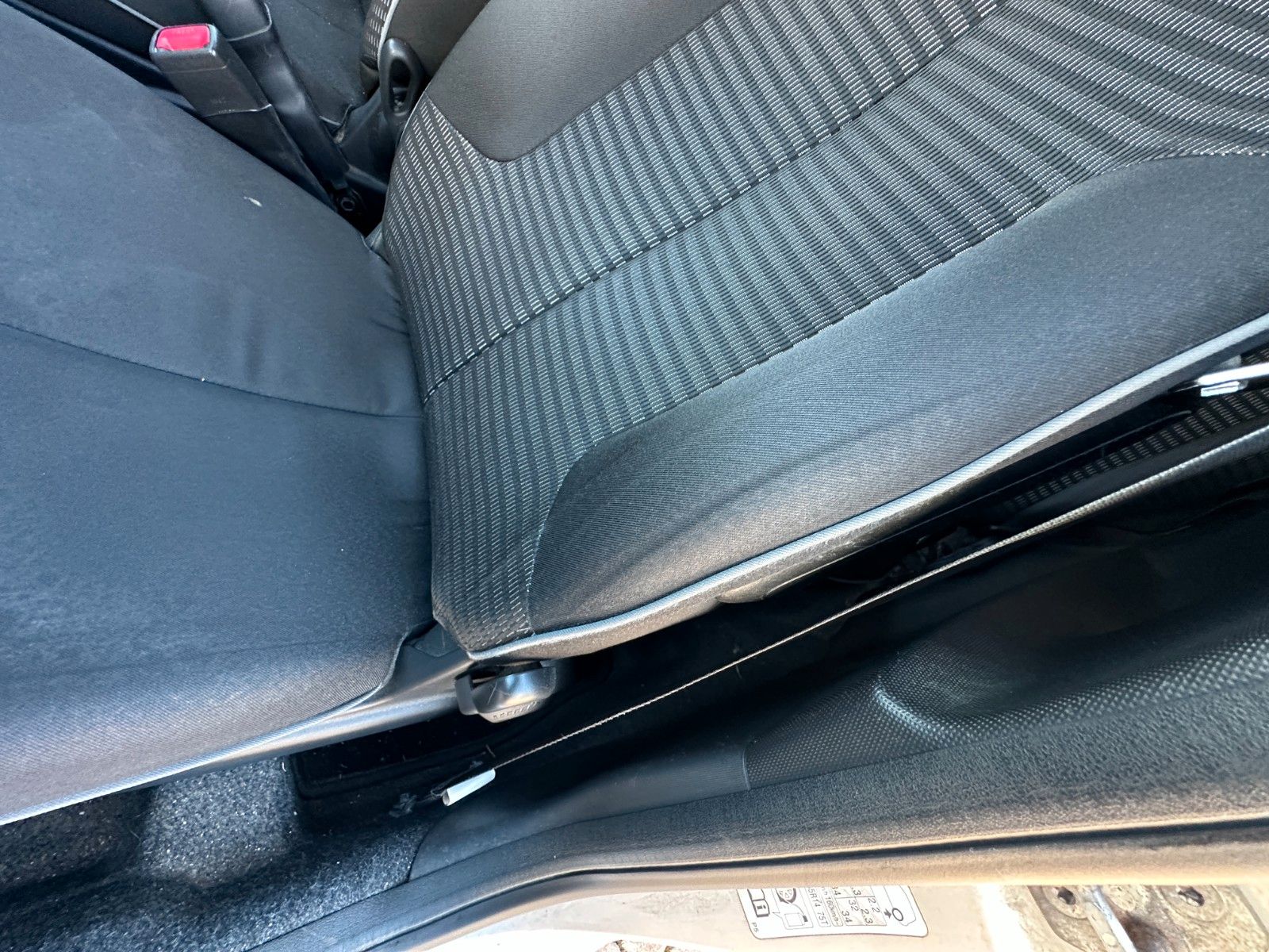 Fahrzeugabbildung Peugeot 107 Active 1.0 68 PS Tüv 7/27