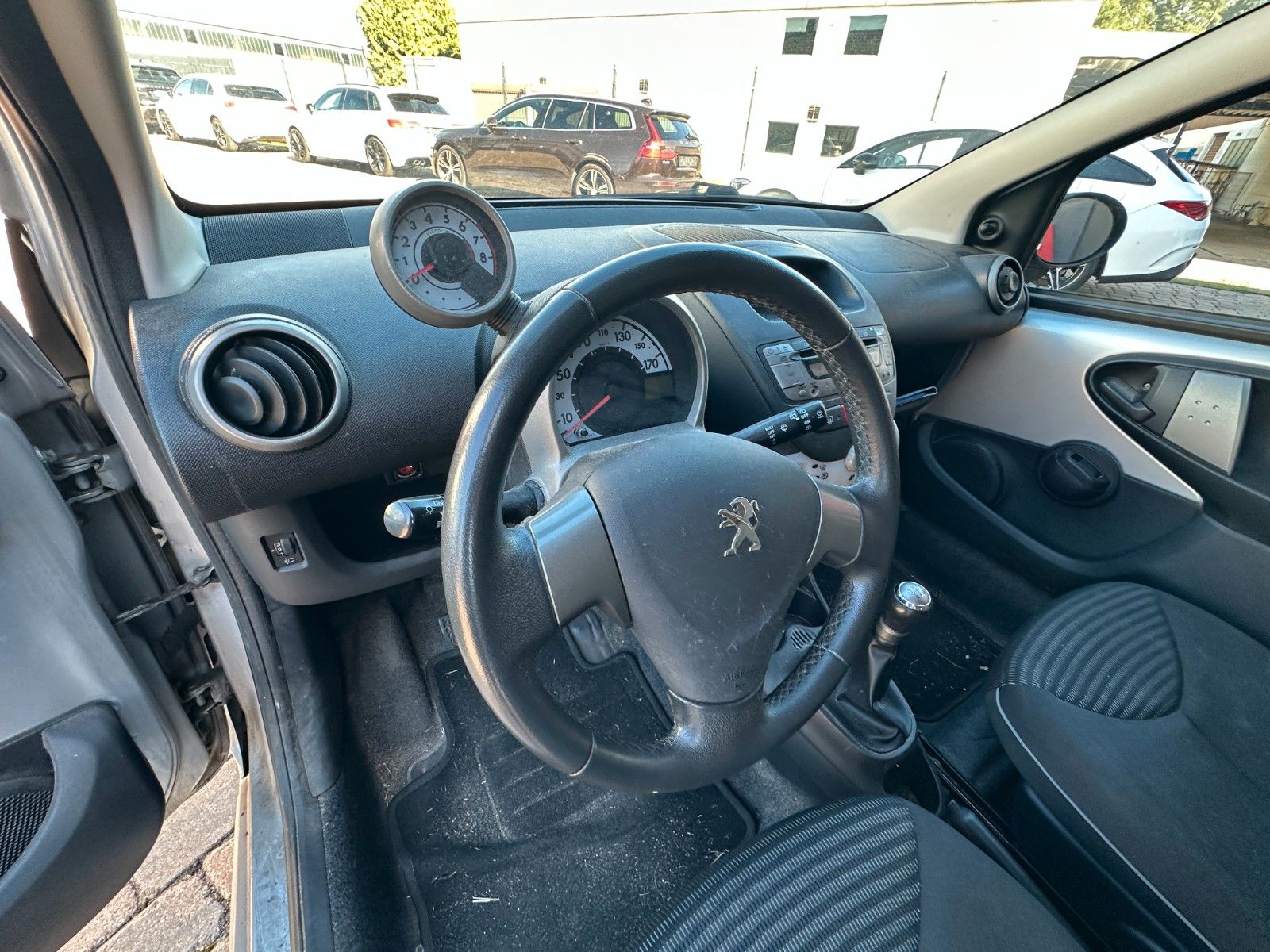 Fahrzeugabbildung Peugeot 107 Active 1.0 68 PS Tüv 7/27