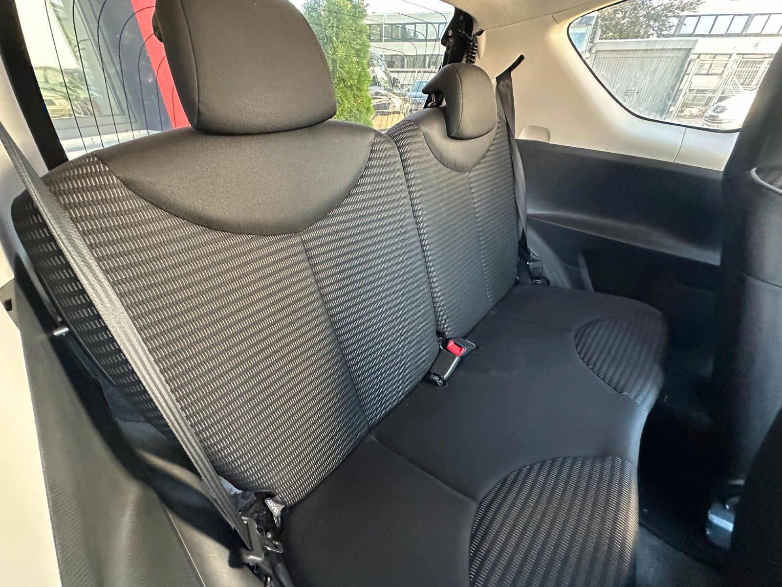 Fahrzeugabbildung Peugeot 107 Active 1.0 68 PS Tüv 7/27