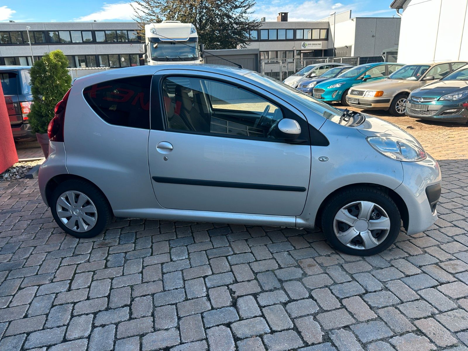 Fahrzeugabbildung Peugeot 107 Active 1.0 68 PS Tüv 7/27