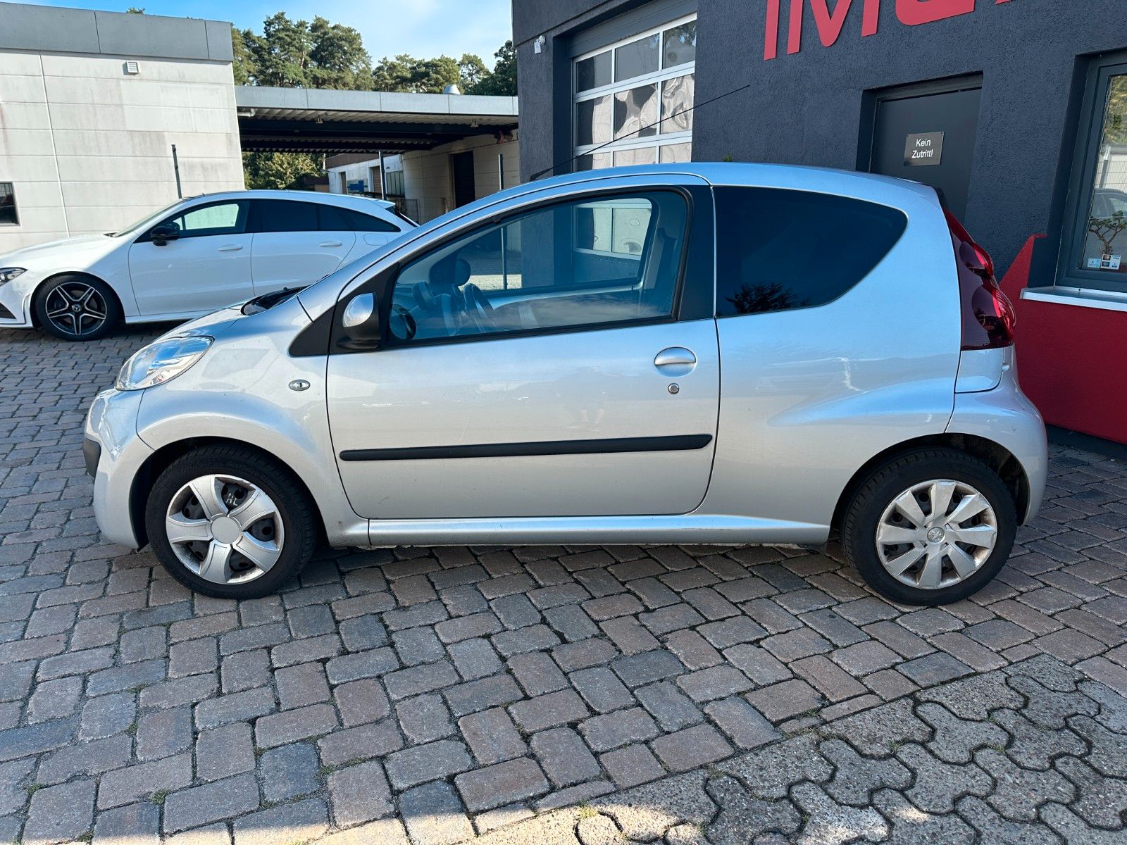 Fahrzeugabbildung Peugeot 107 Active 1.0 68 PS Tüv 7/27