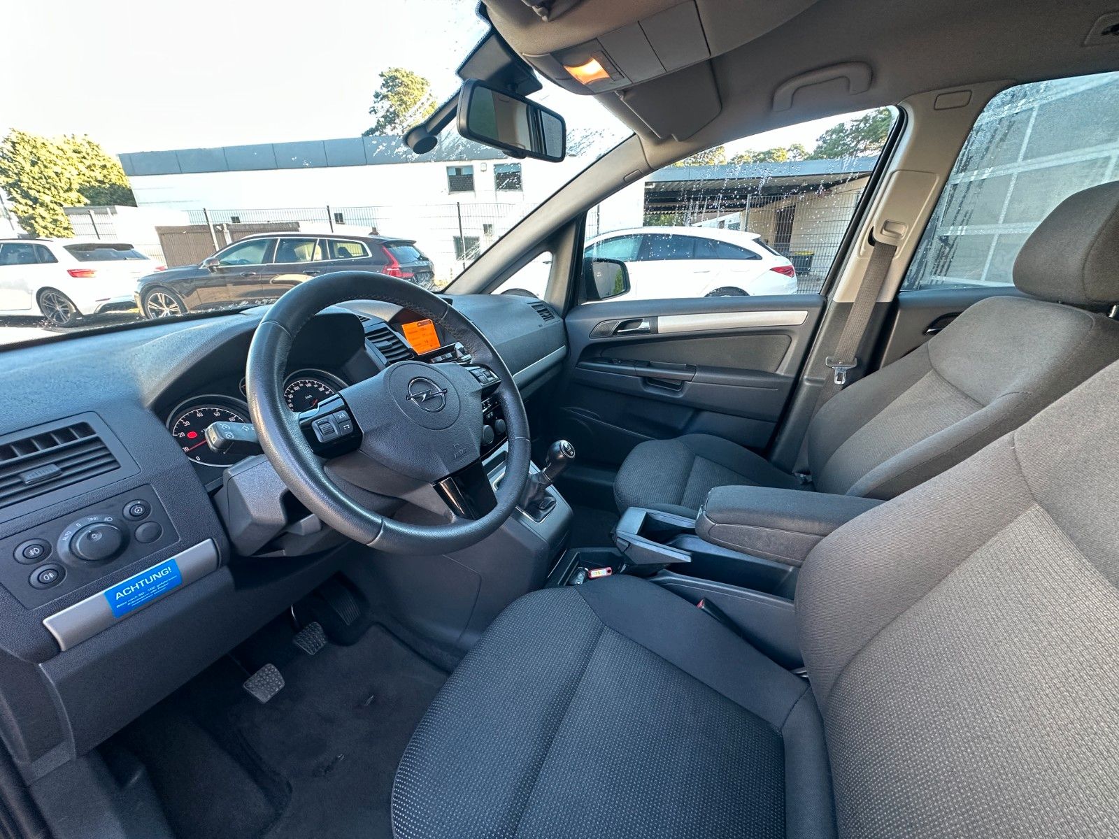 Fahrzeugabbildung Opel Zafira B Family Plus 1.8 140 PS Tüv neu 7 Sitze