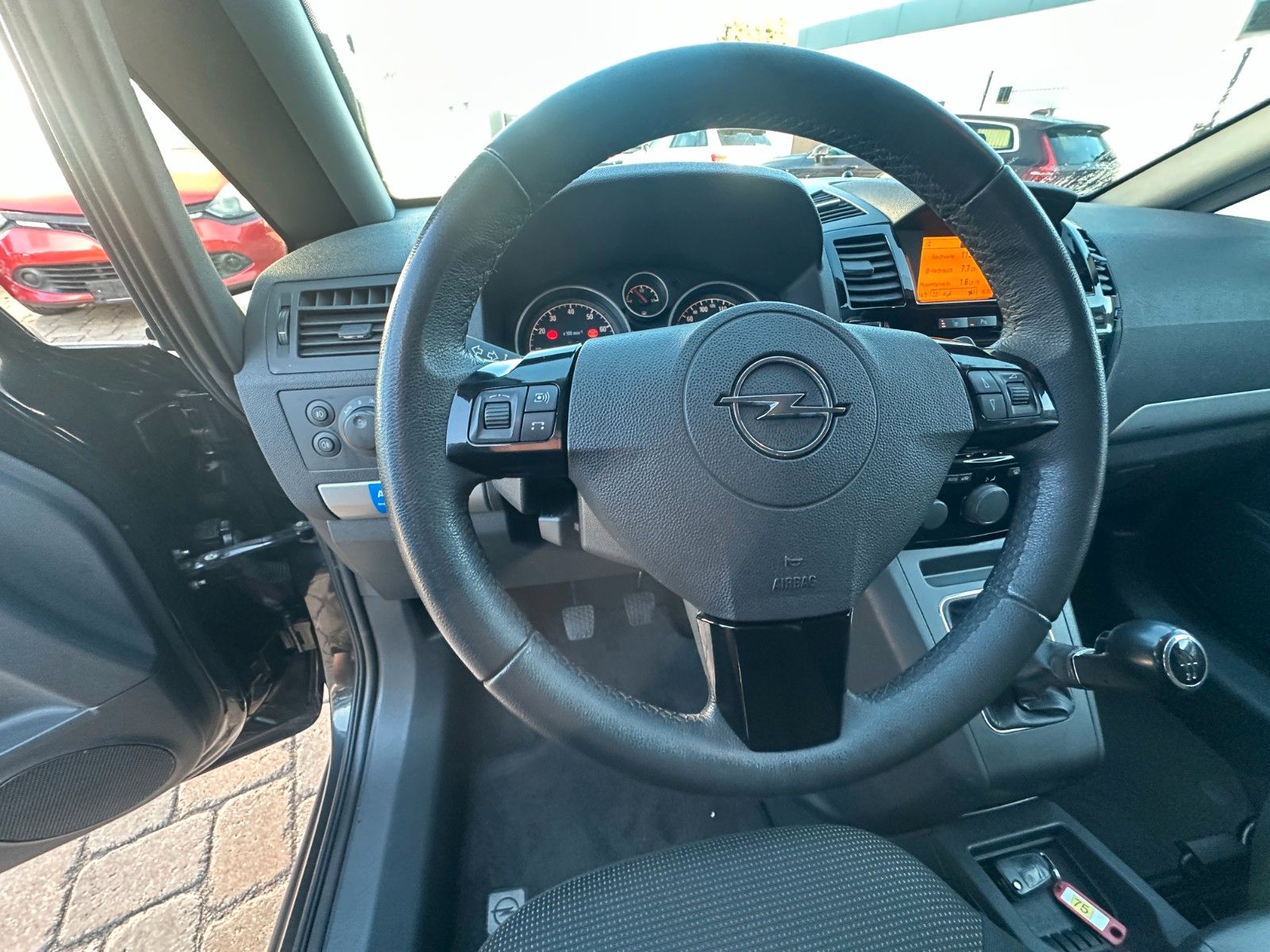 Fahrzeugabbildung Opel Zafira B Family Plus 1.8 140 PS Tüv neu 7 Sitze
