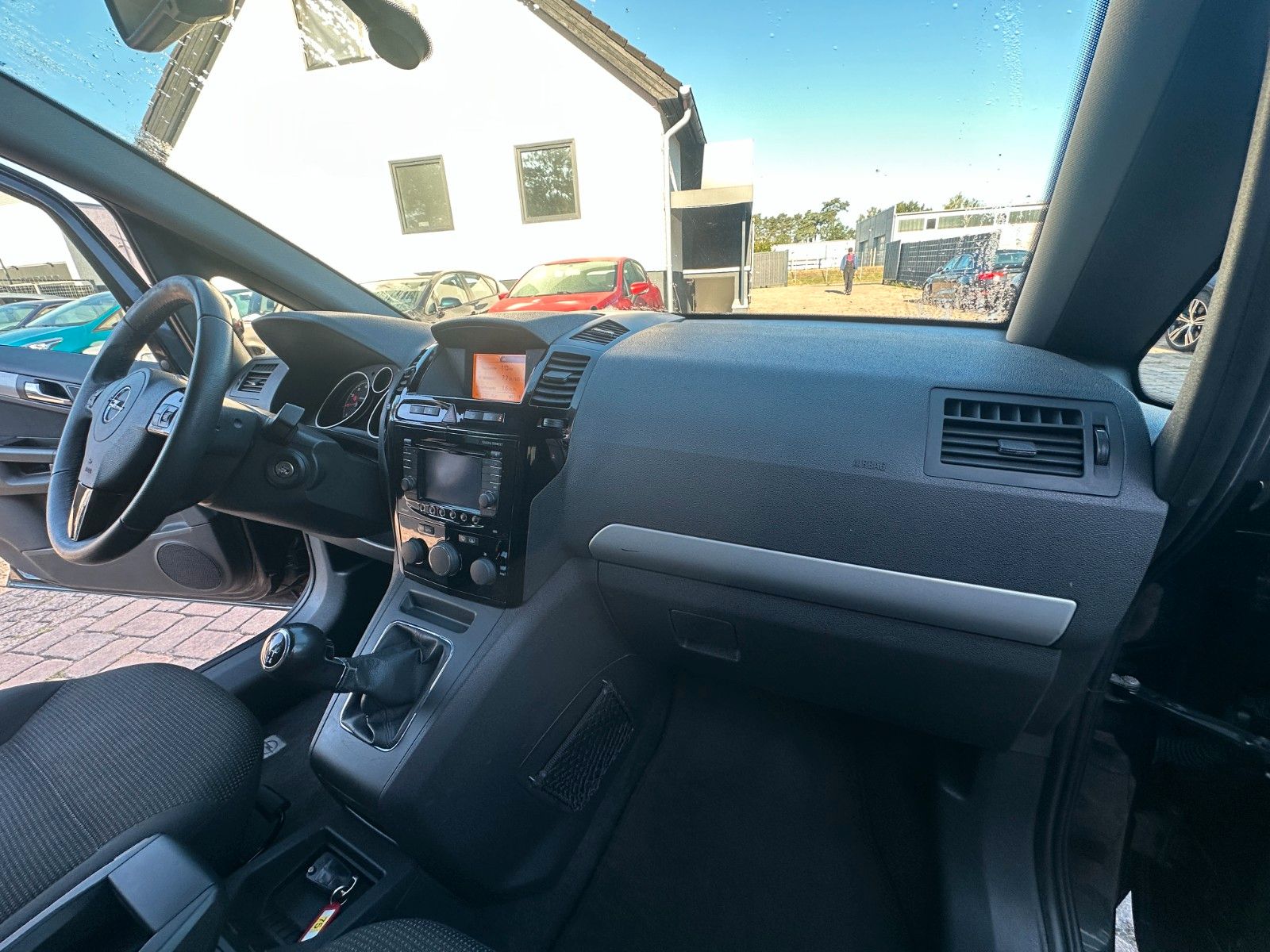 Fahrzeugabbildung Opel Zafira B Family Plus 1.8 140 PS Tüv neu 7 Sitze