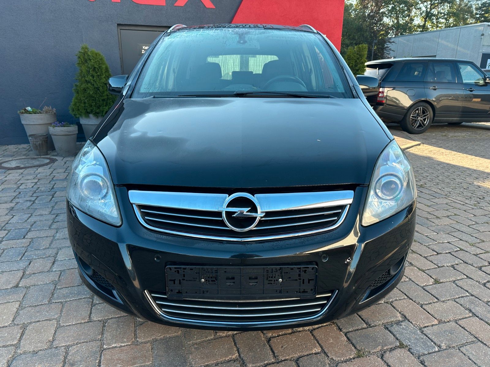 Fahrzeugabbildung Opel Zafira B Family Plus 1.8 140 PS Tüv neu 7 Sitze