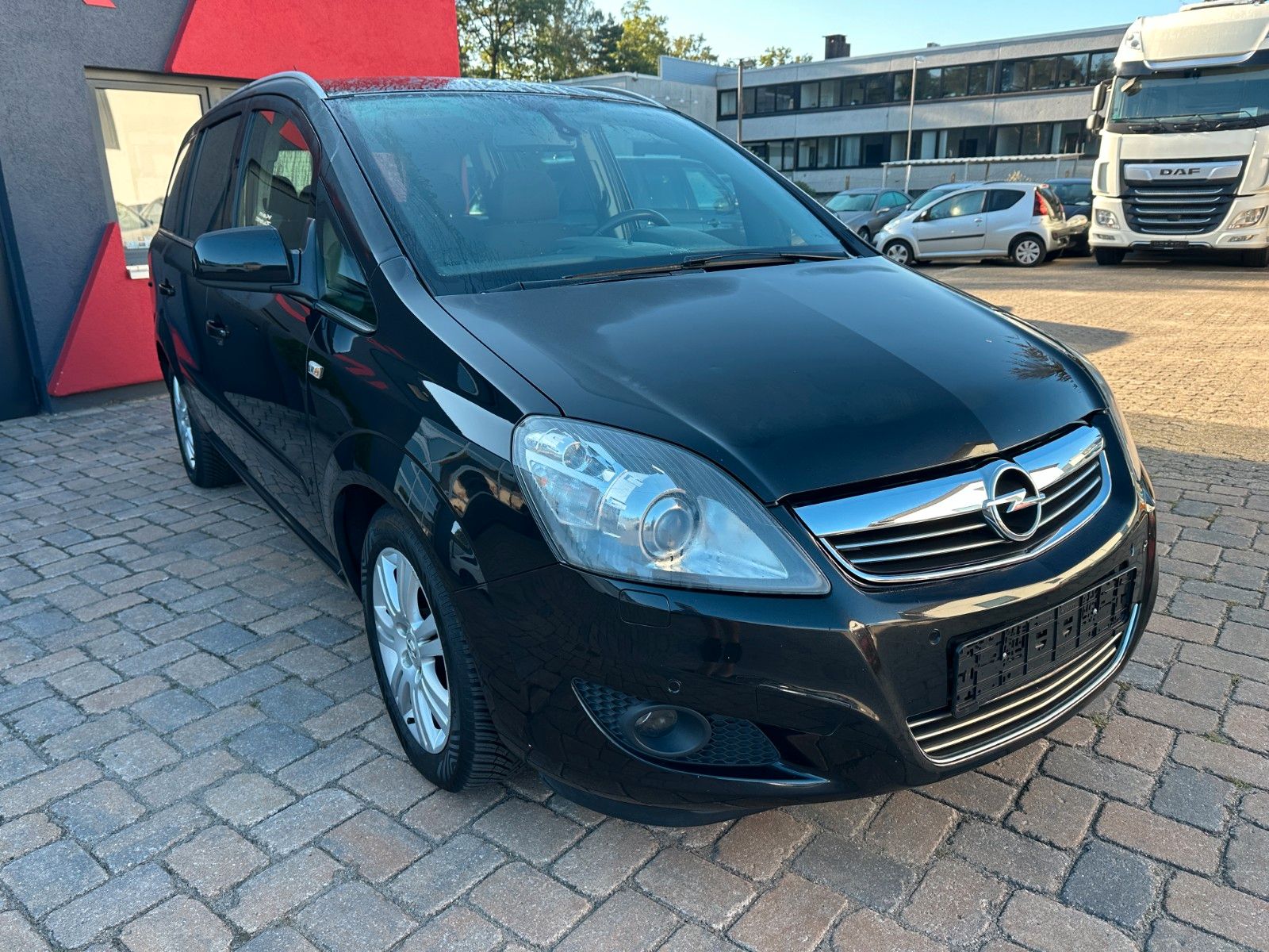 Fahrzeugabbildung Opel Zafira B Family Plus 1.8 140 PS Tüv neu 7 Sitze