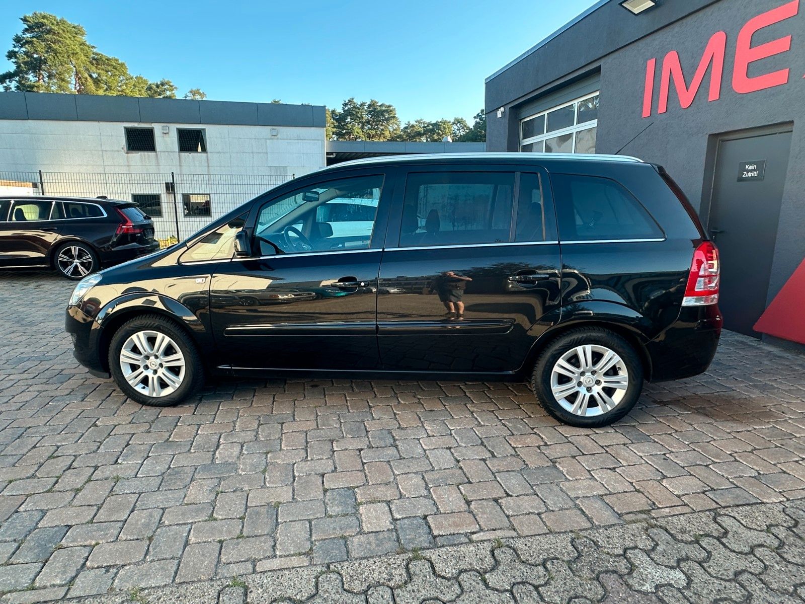 Fahrzeugabbildung Opel Zafira B Family Plus 1.8 140 PS Tüv neu 7 Sitze