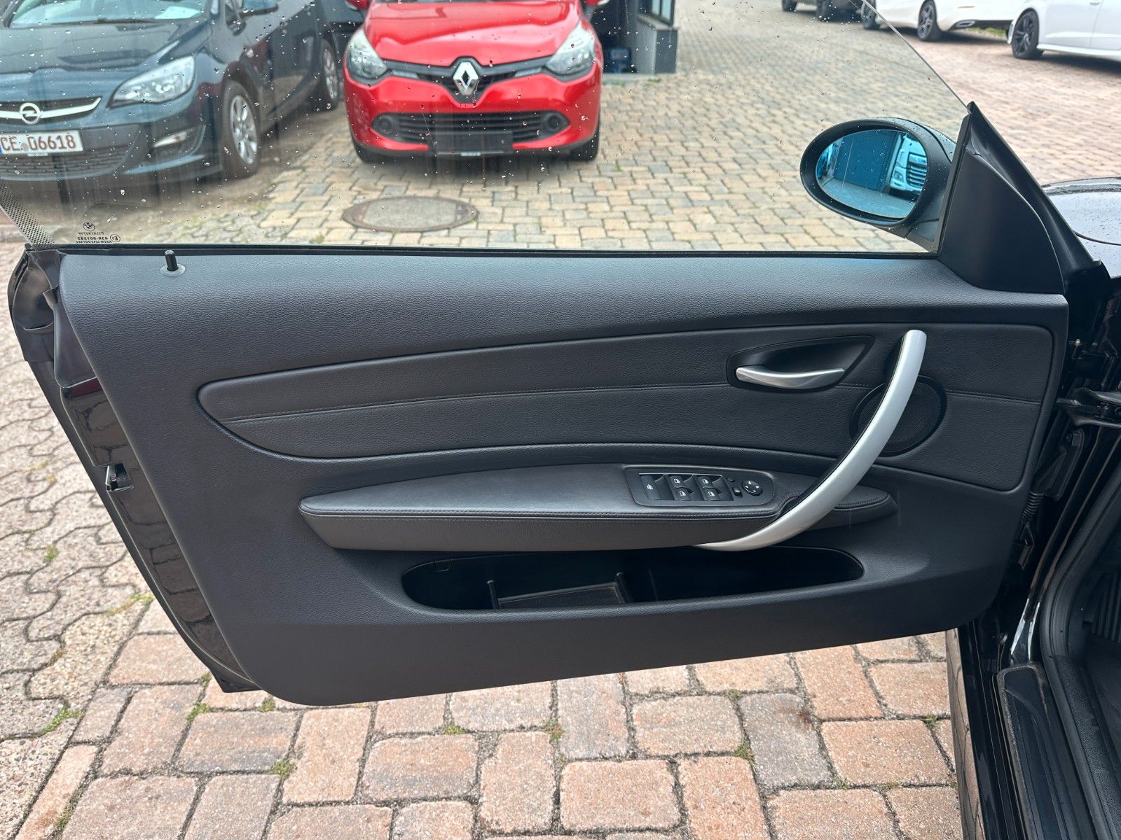 Fahrzeugabbildung BMW 120i Cabrio 2.0 170 PS HU neu Leder