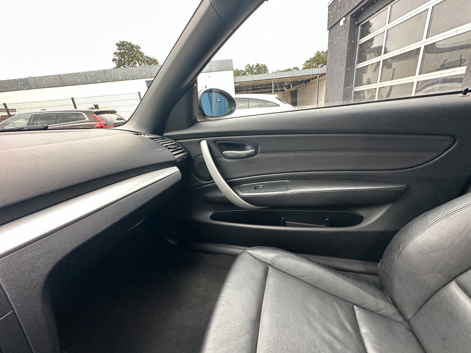 Fahrzeugabbildung BMW 120i Cabrio 2.0 170 PS HU neu Leder