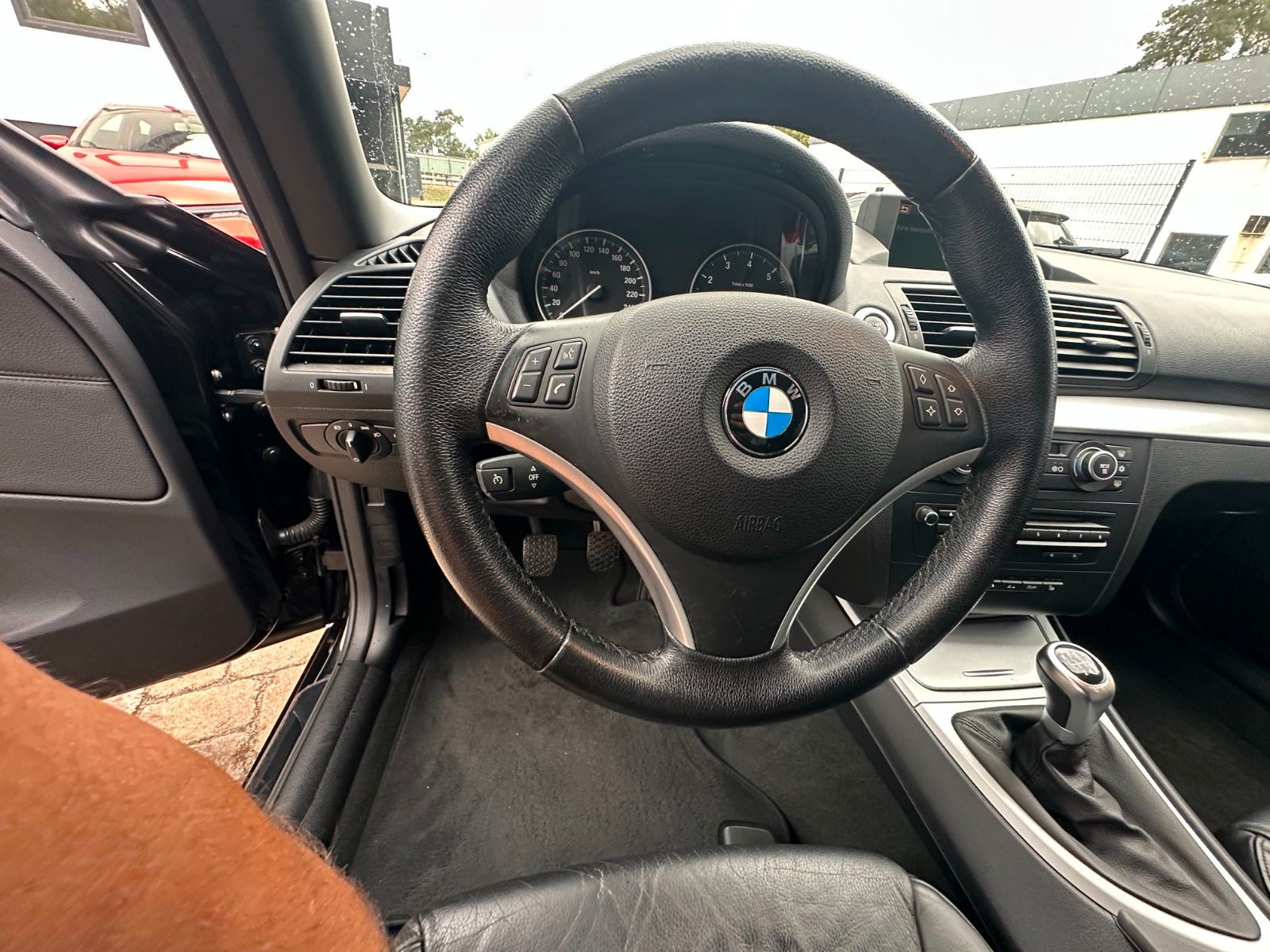 Fahrzeugabbildung BMW 120i Cabrio 2.0 170 PS HU neu Leder