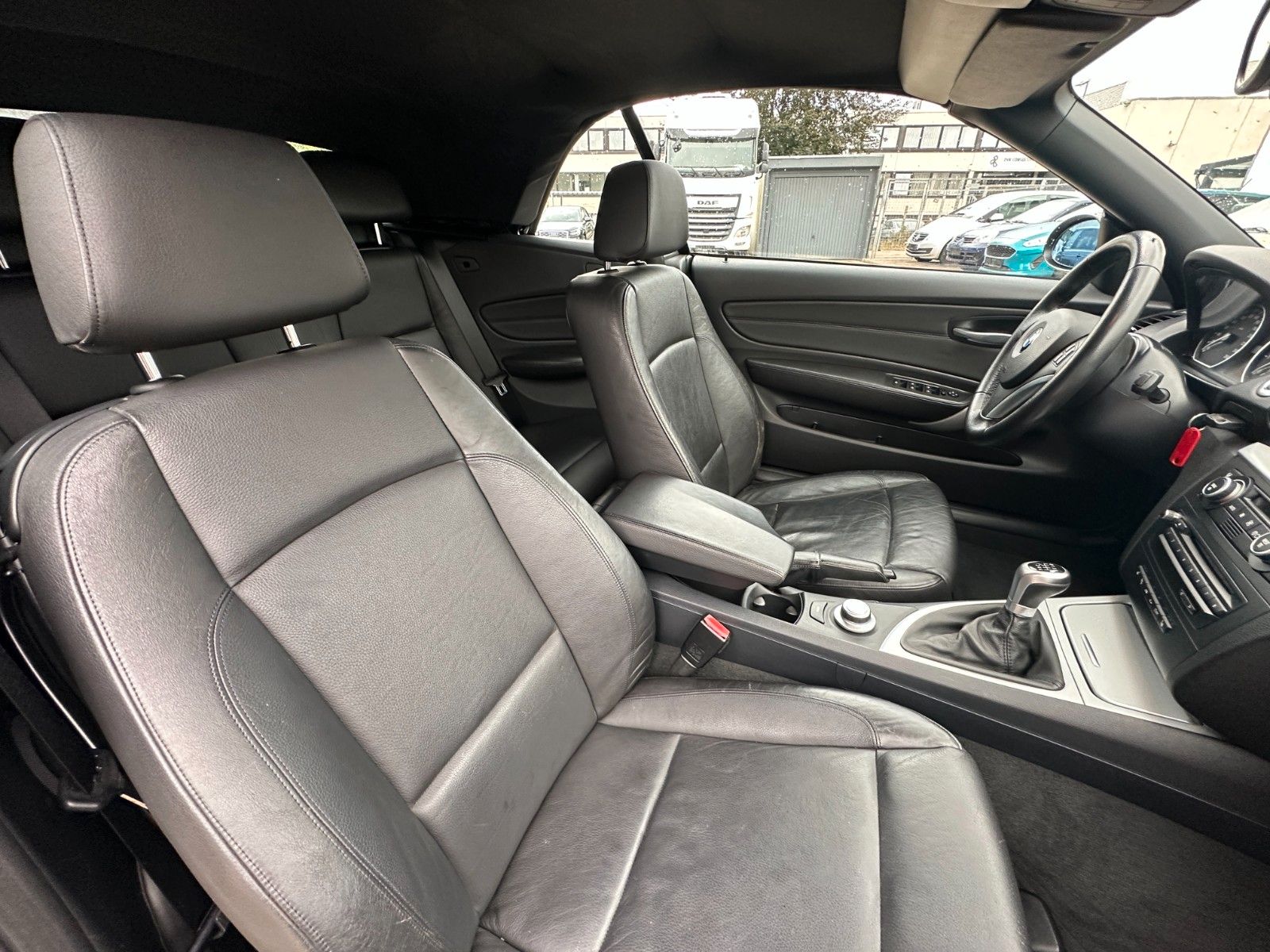 Fahrzeugabbildung BMW 120i Cabrio 2.0 170 PS HU neu Leder