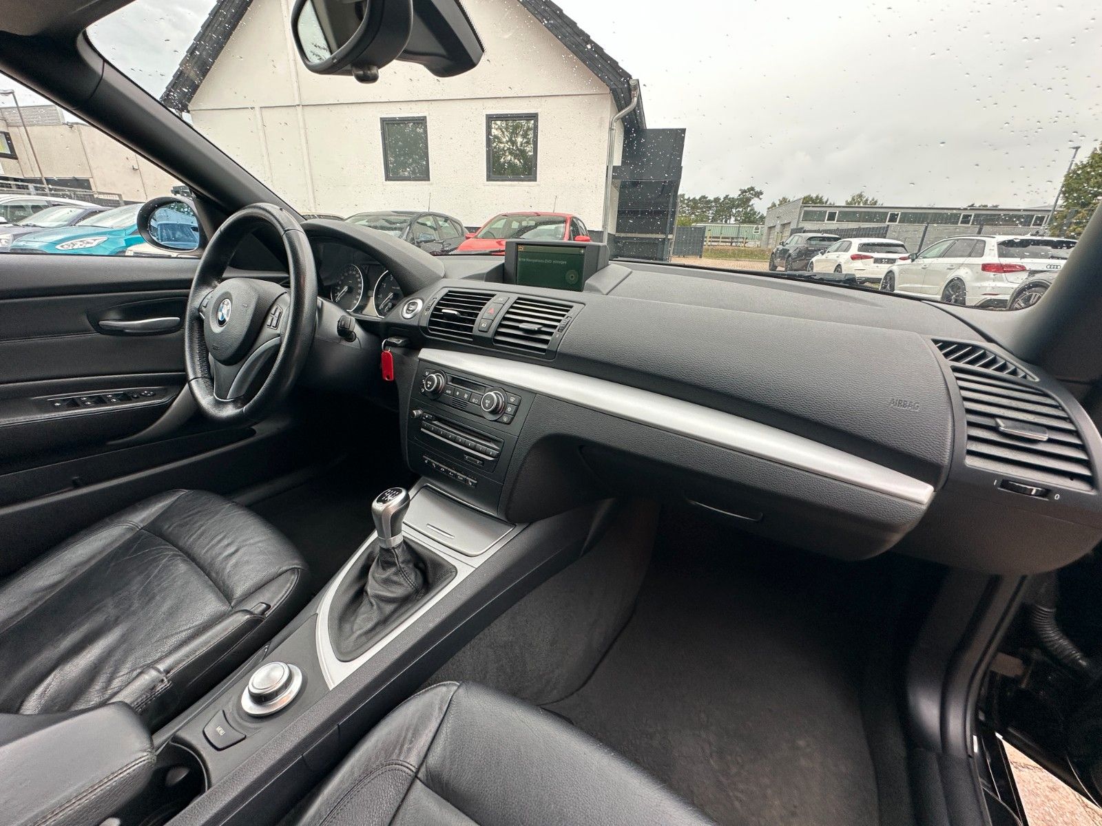 Fahrzeugabbildung BMW 120i Cabrio 2.0 170 PS HU neu Leder