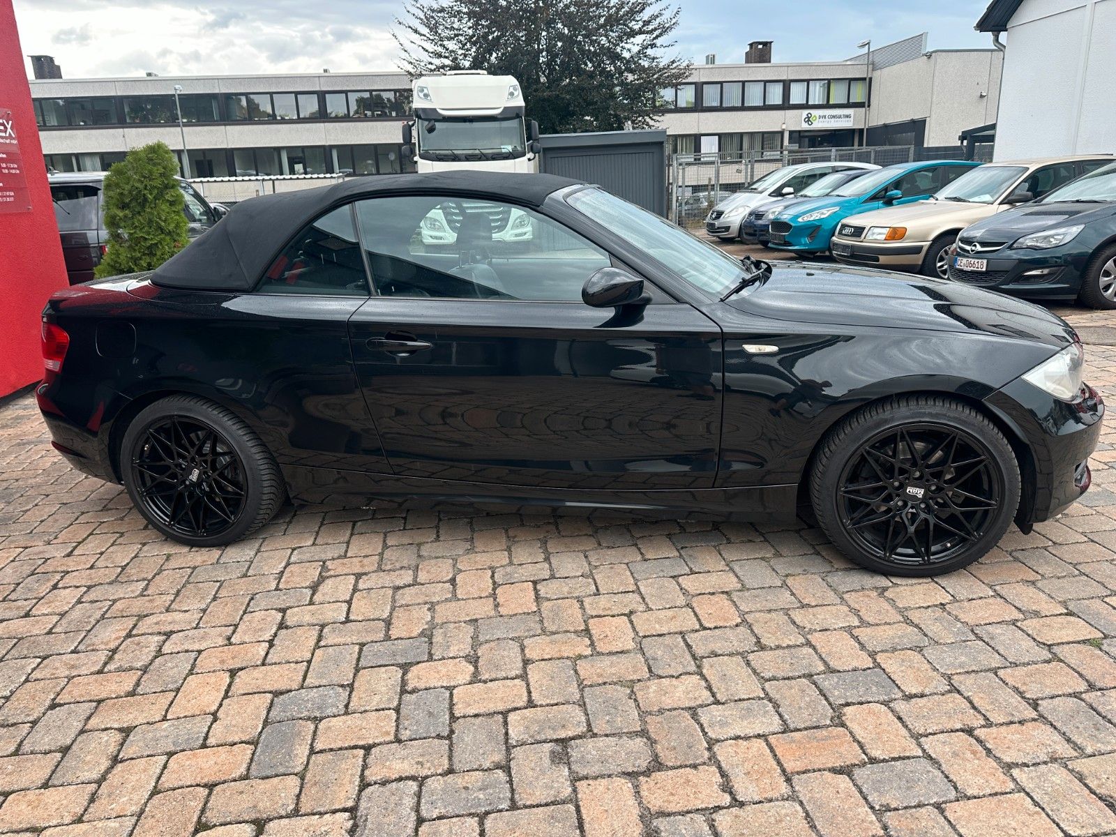 Fahrzeugabbildung BMW 120i Cabrio 2.0 170 PS HU neu Leder