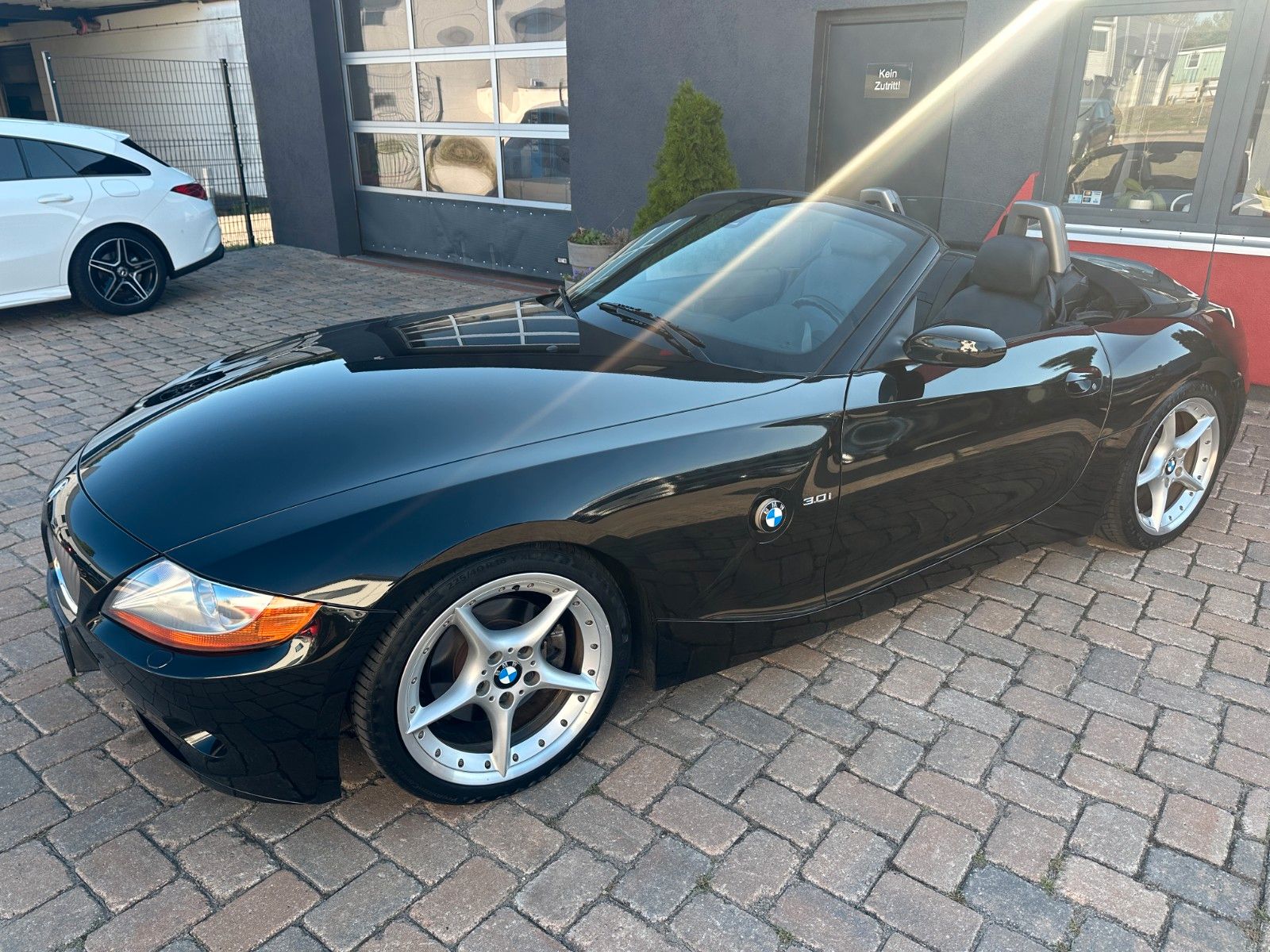 Fahrzeugabbildung BMW Z4 Roadster 3.0 i  231 PS Leder Xenon SH Navi