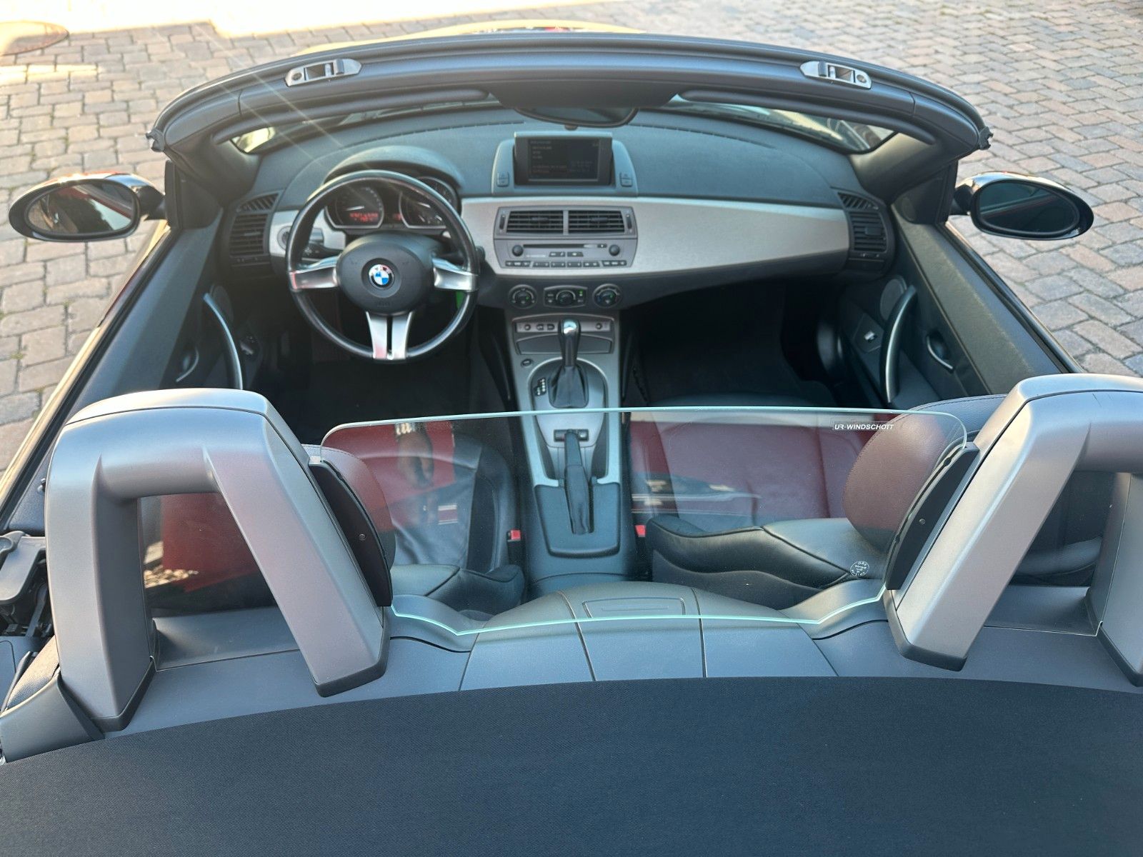 Fahrzeugabbildung BMW Z4 Roadster 3.0 i  231 PS Leder Xenon SH Navi