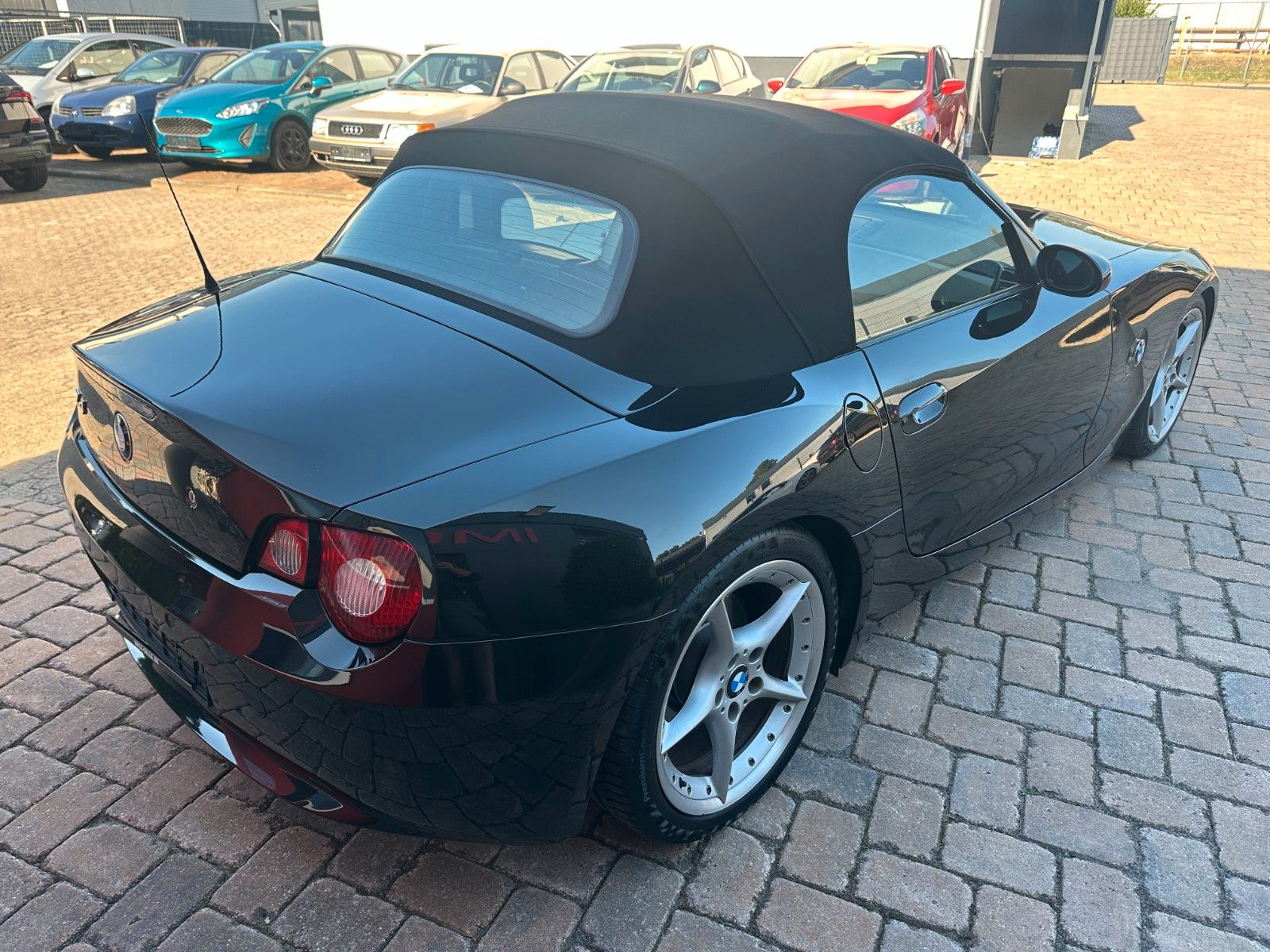 Fahrzeugabbildung BMW Z4 Roadster 3.0 i  231 PS Leder Xenon SH Navi