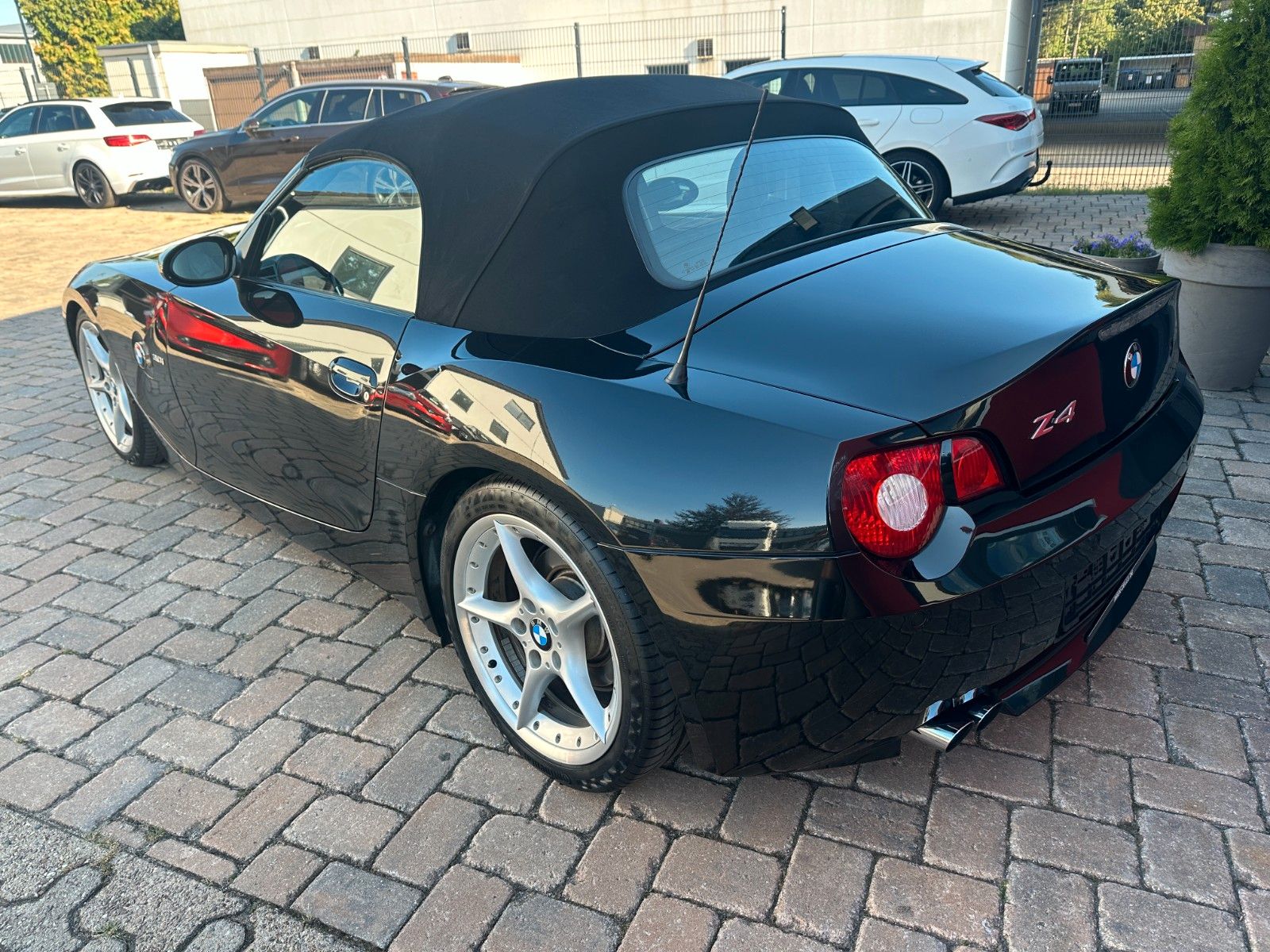 Fahrzeugabbildung BMW Z4 Roadster 3.0 i  231 PS Leder Xenon SH Navi