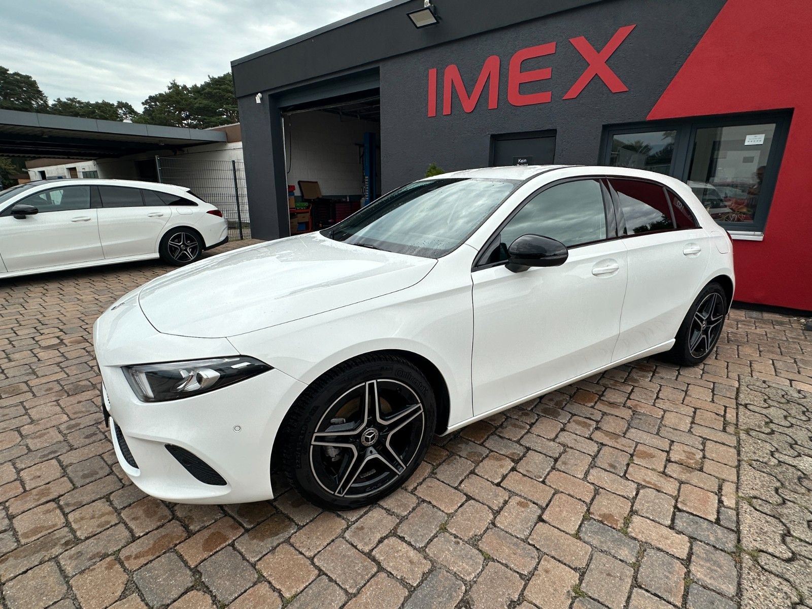 Fahrzeugabbildung Mercedes-Benz A 180 AMG Line 136 PS  MBUX Leder Premium