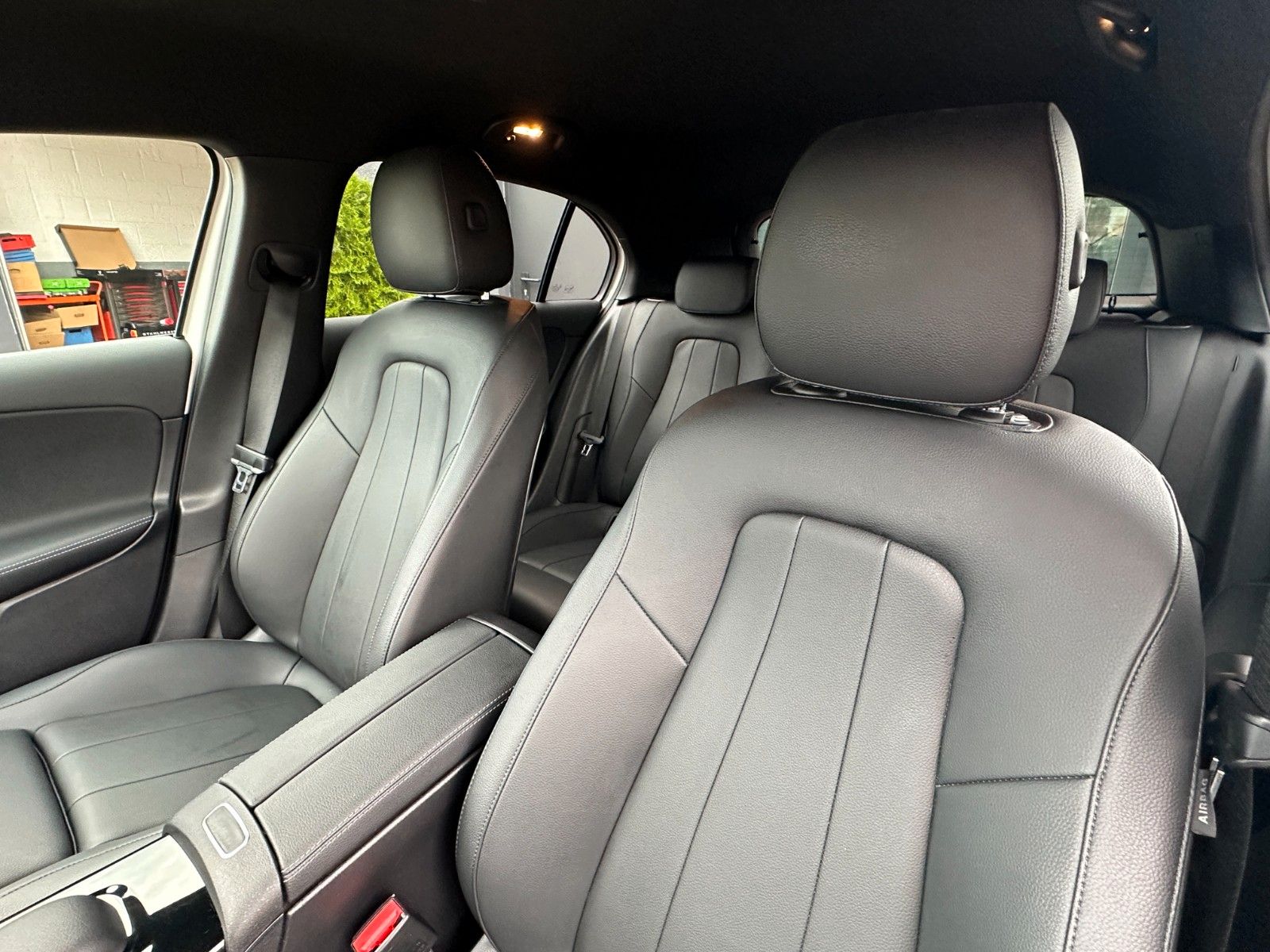 Fahrzeugabbildung Mercedes-Benz A 180 AMG Line 136 PS  MBUX Leder Premium