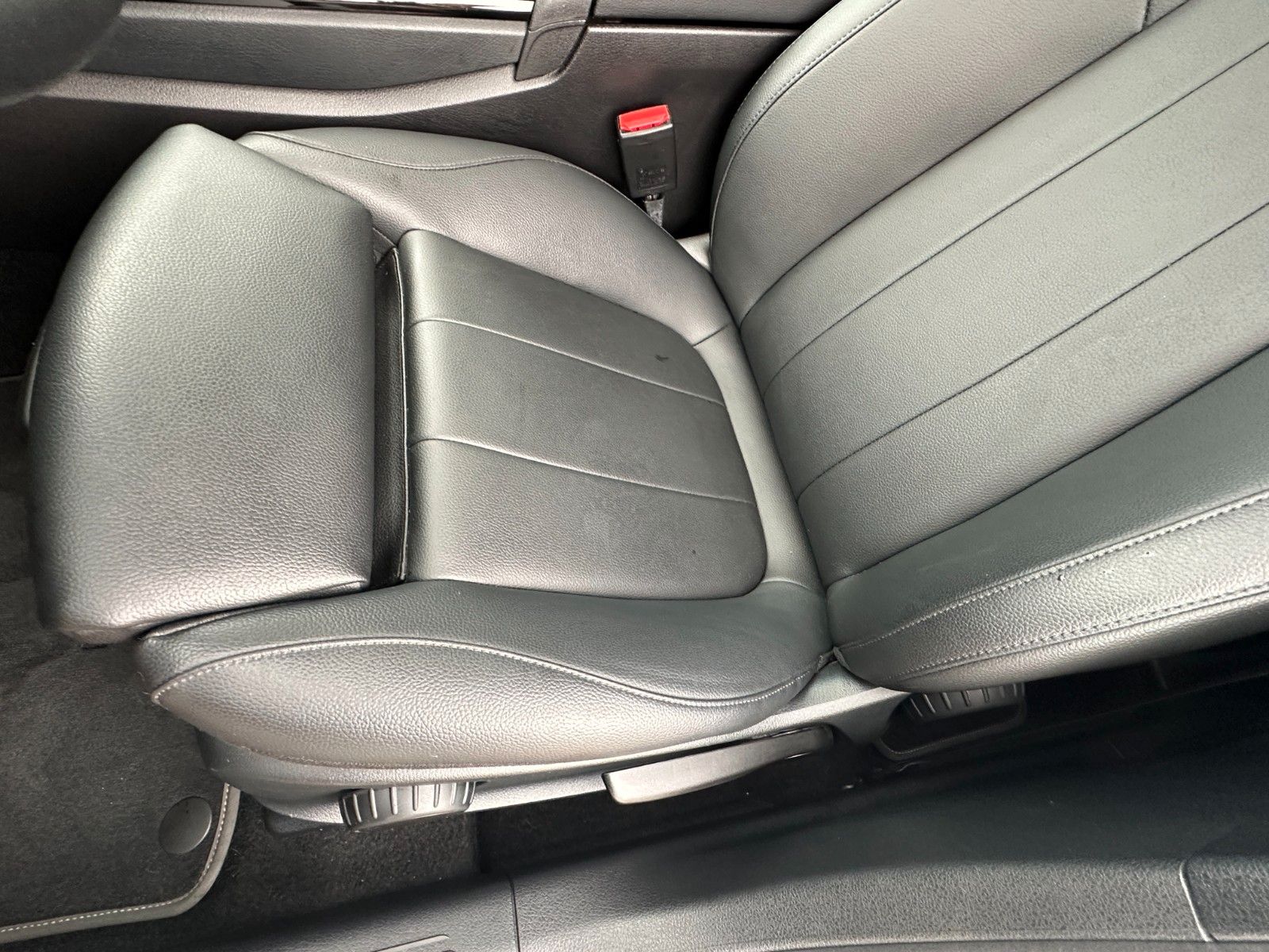 Fahrzeugabbildung Mercedes-Benz A 180 AMG Line 136 PS  MBUX Leder Premium