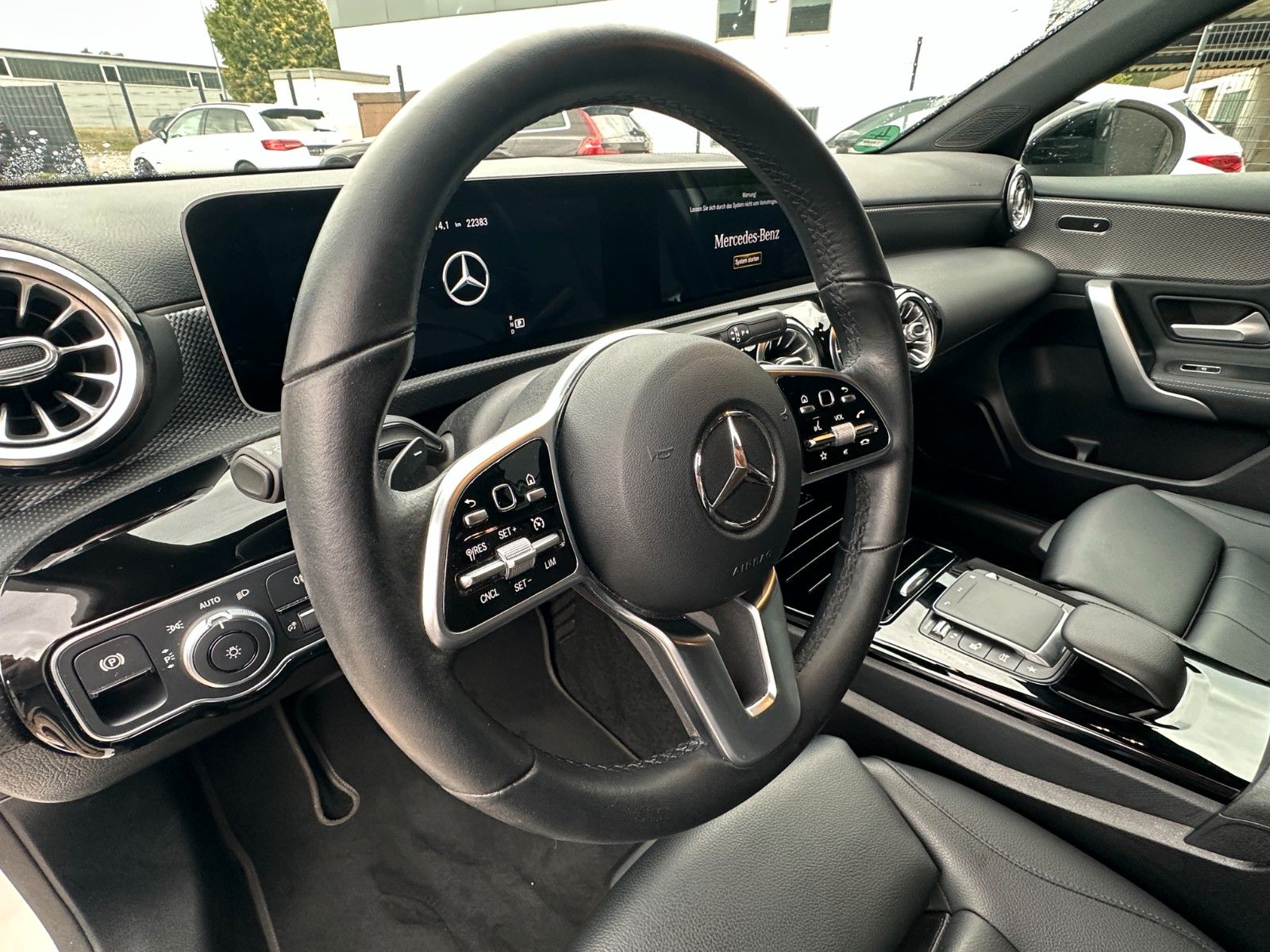 Fahrzeugabbildung Mercedes-Benz A 180 AMG Line 136 PS  MBUX Leder Premium
