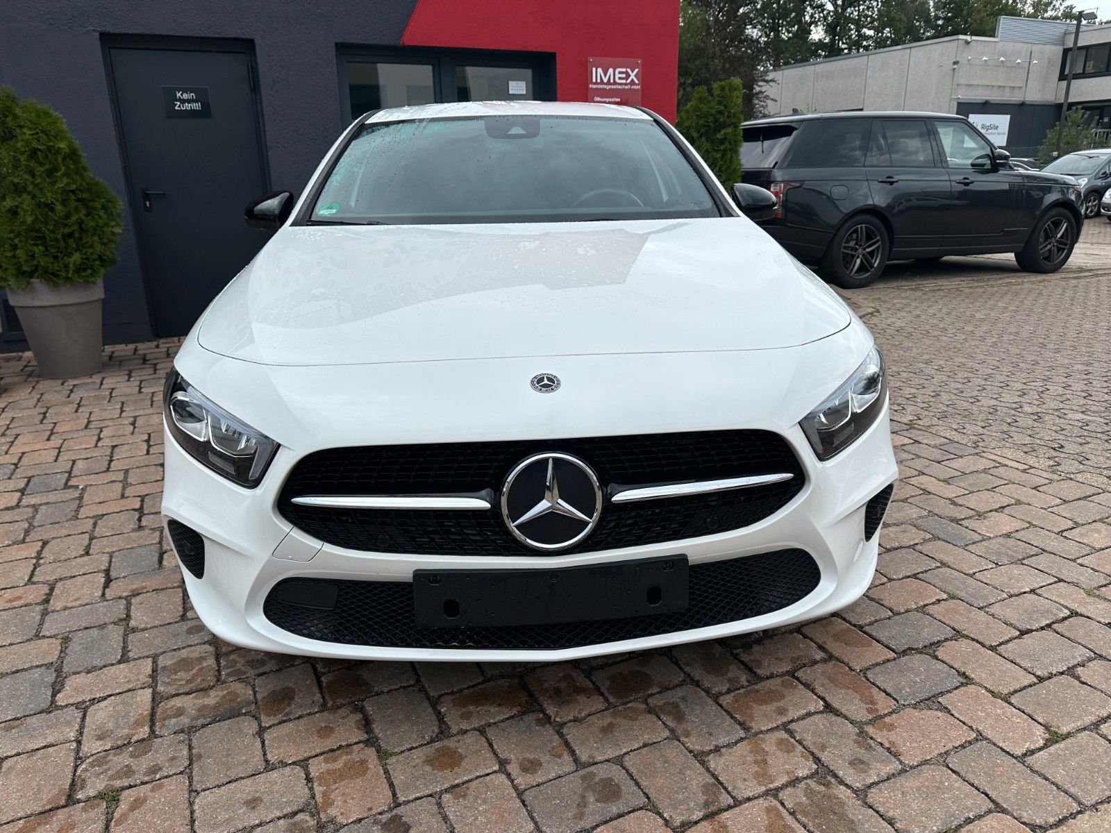 Fahrzeugabbildung Mercedes-Benz A 180 AMG Line 136 PS  MBUX Leder Premium