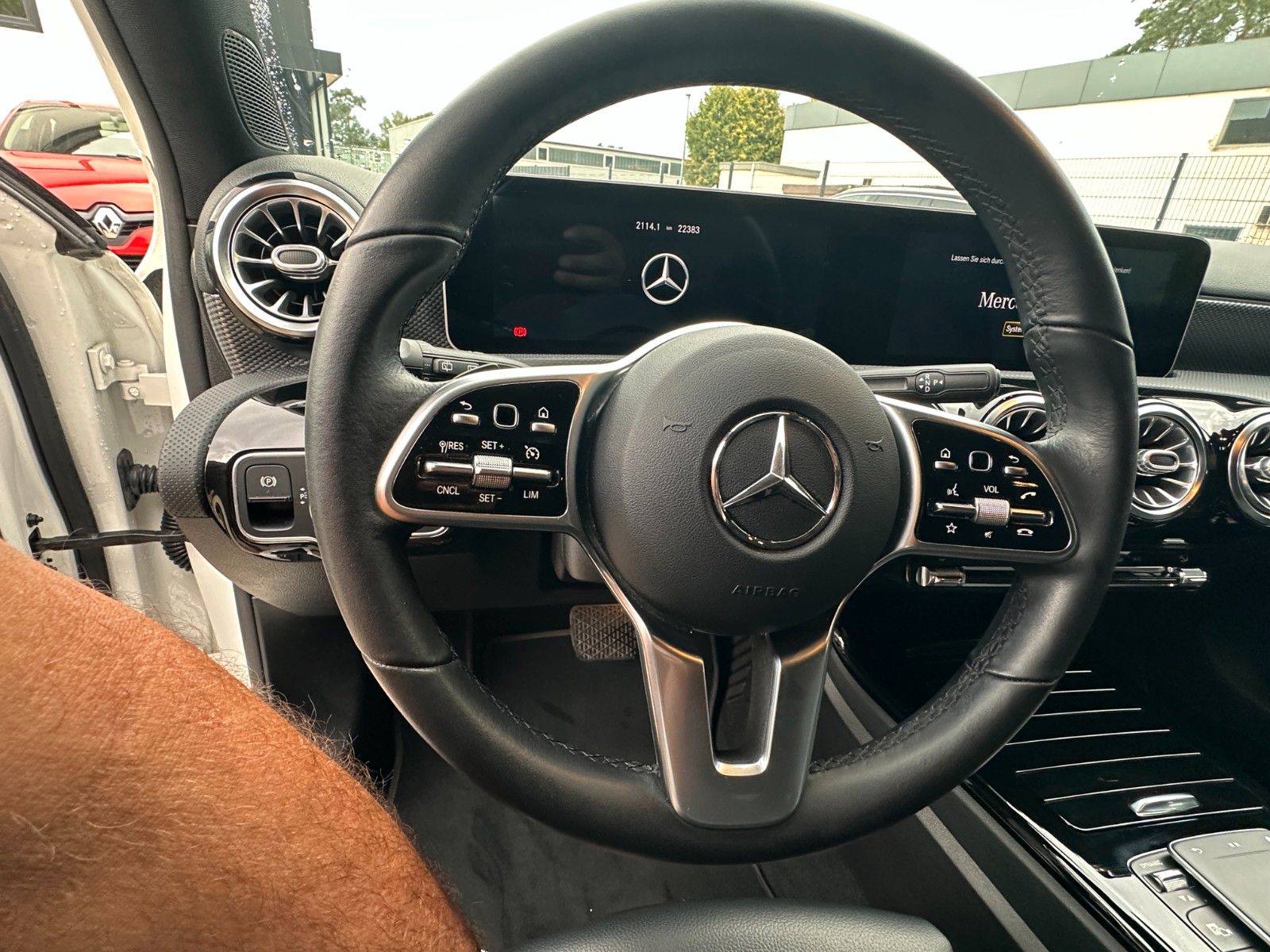 Fahrzeugabbildung Mercedes-Benz A 180 AMG Line 136 PS  MBUX Leder Premium