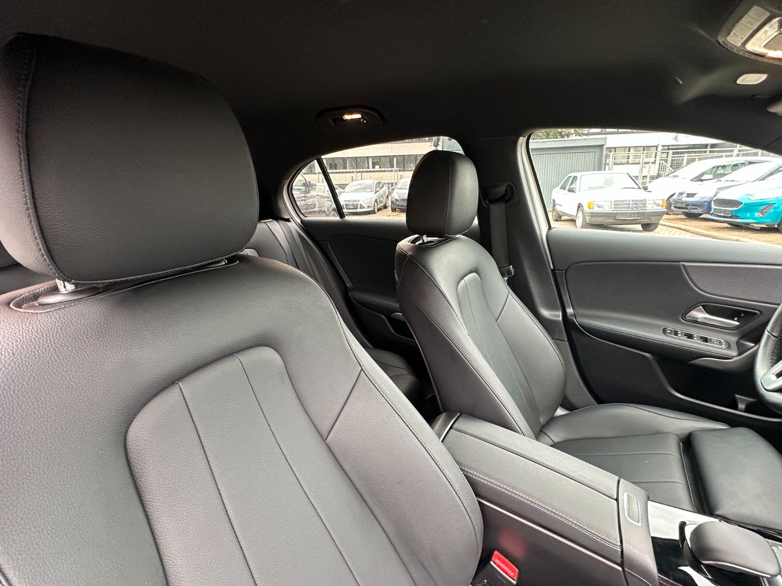 Fahrzeugabbildung Mercedes-Benz A 180 AMG Line 136 PS  MBUX Leder Premium